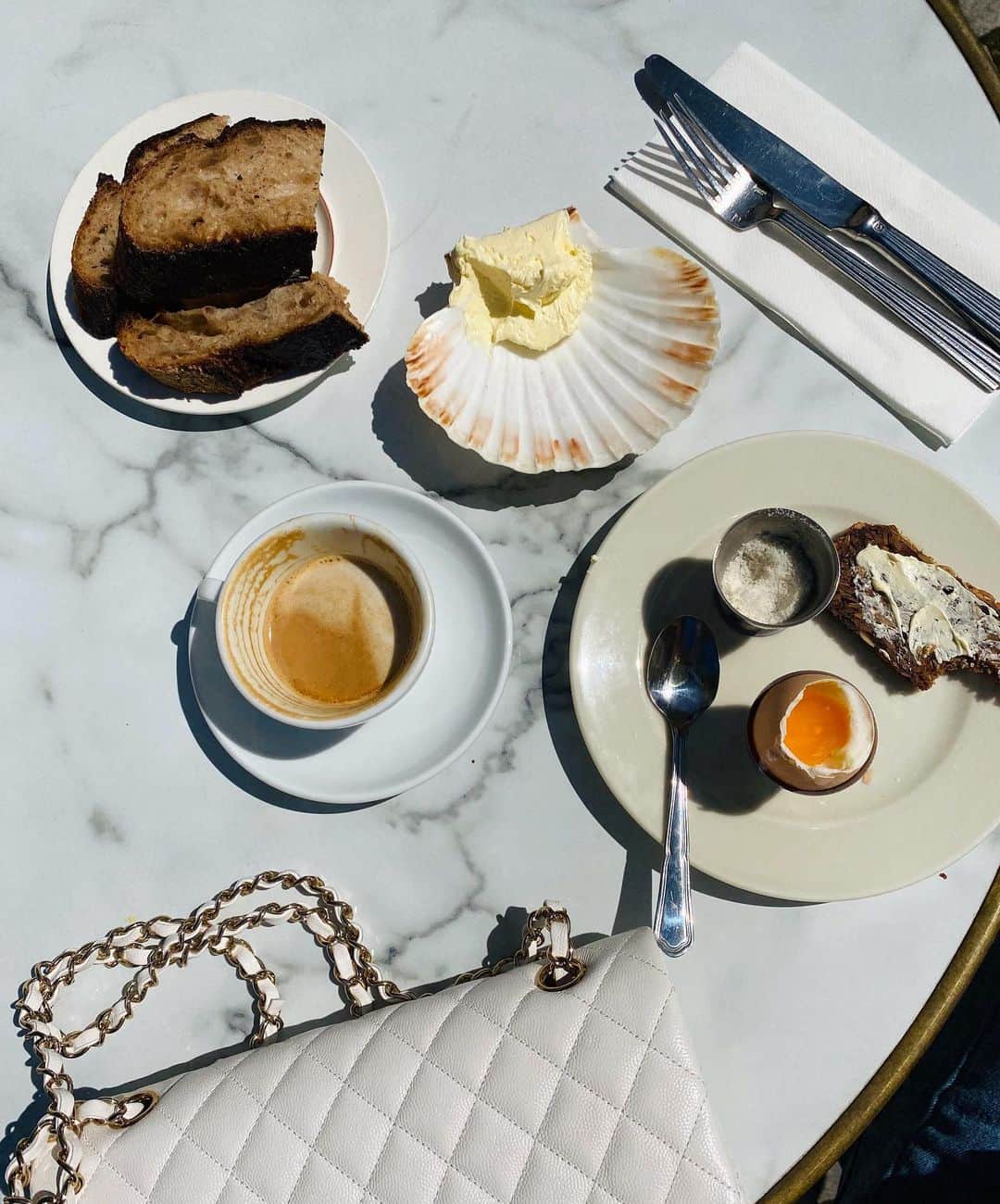 ペニーレ・タイスベックのインスタグラム：「Same time last week☕️」