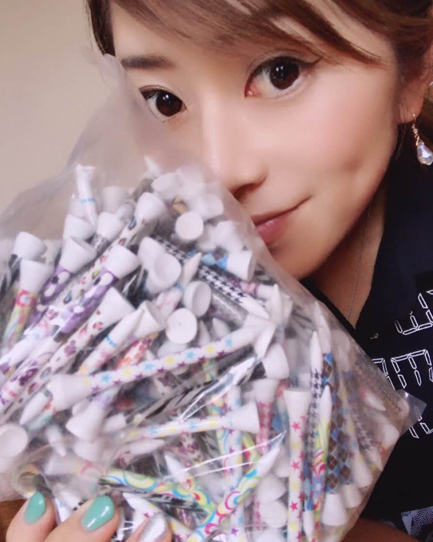 青木茉里奈のインスタグラム：「⛳️🍃 THINKRO GOLF 様 いつもありがとうございます✨ とってもお洒落なティー🧡 ・ ・ ・ #golf #thinkrogolf」
