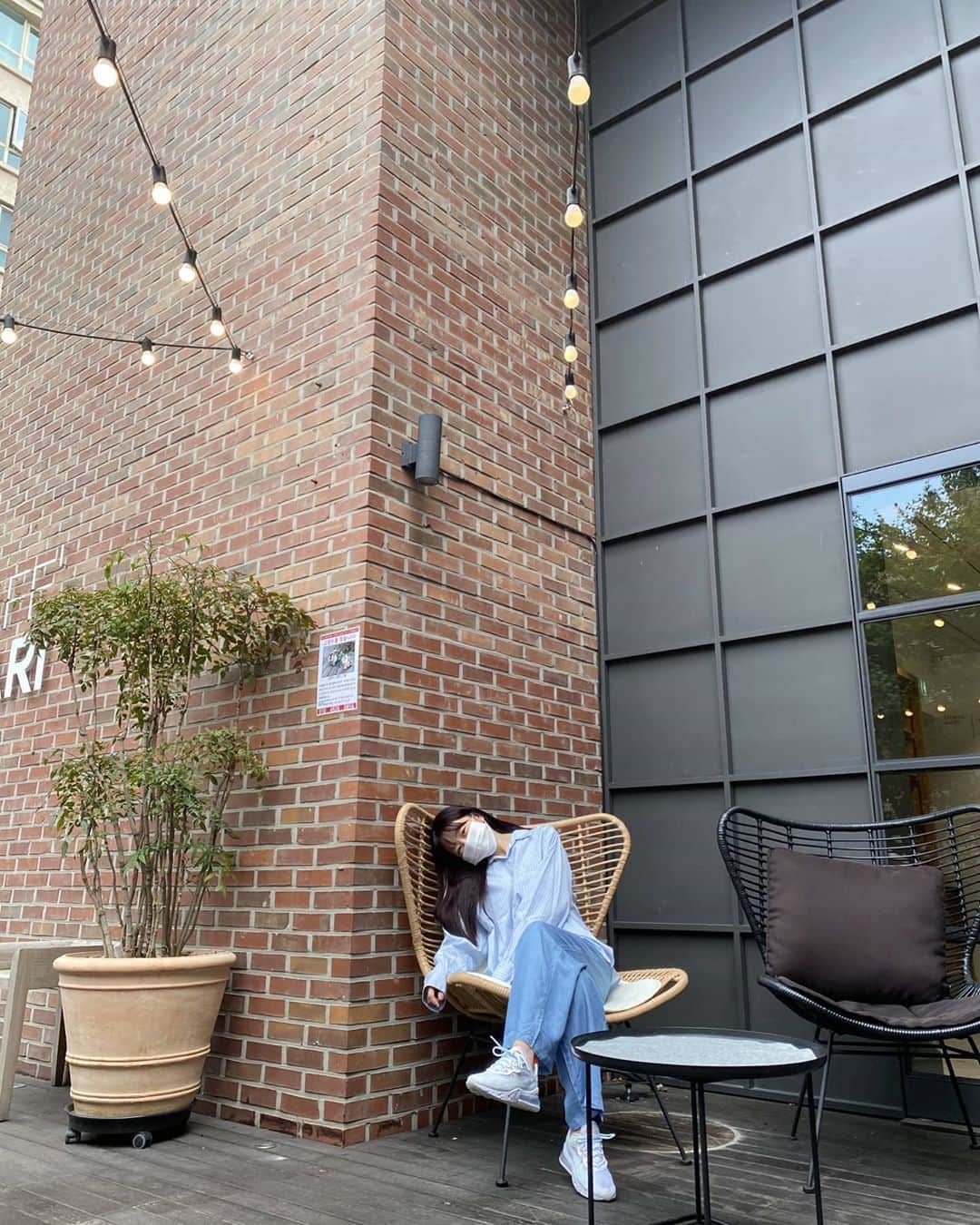 ユジョンのインスタグラム：「오늘아침 잠에서 덜 깬 나.. 🤭」