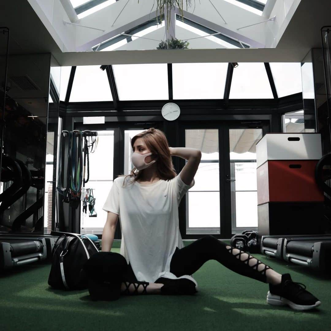 小原優花さんのインスタグラム写真 - (小原優花Instagram)「🌿👟🖤🖤 GYM《 @rexer_minamiaoyama 》 ・ IRAL《 @iral_official 》のトレーニングシューズはなくなり次第終了の40%オフ中です♡ ・ 超軽量でクッション性高めのやわらかな履き心地は運動の邪魔をせず、ずっと履いていても疲れないので日常使いにもオススメです🥰💕 ・ ・ #IRAL #iral #gym #fitness #workout  #sports #yoga #wear #athleisure #アイラル #LA #ladaies #healthy #training #madeinjapan」7月5日 17時30分 - yunkoro519