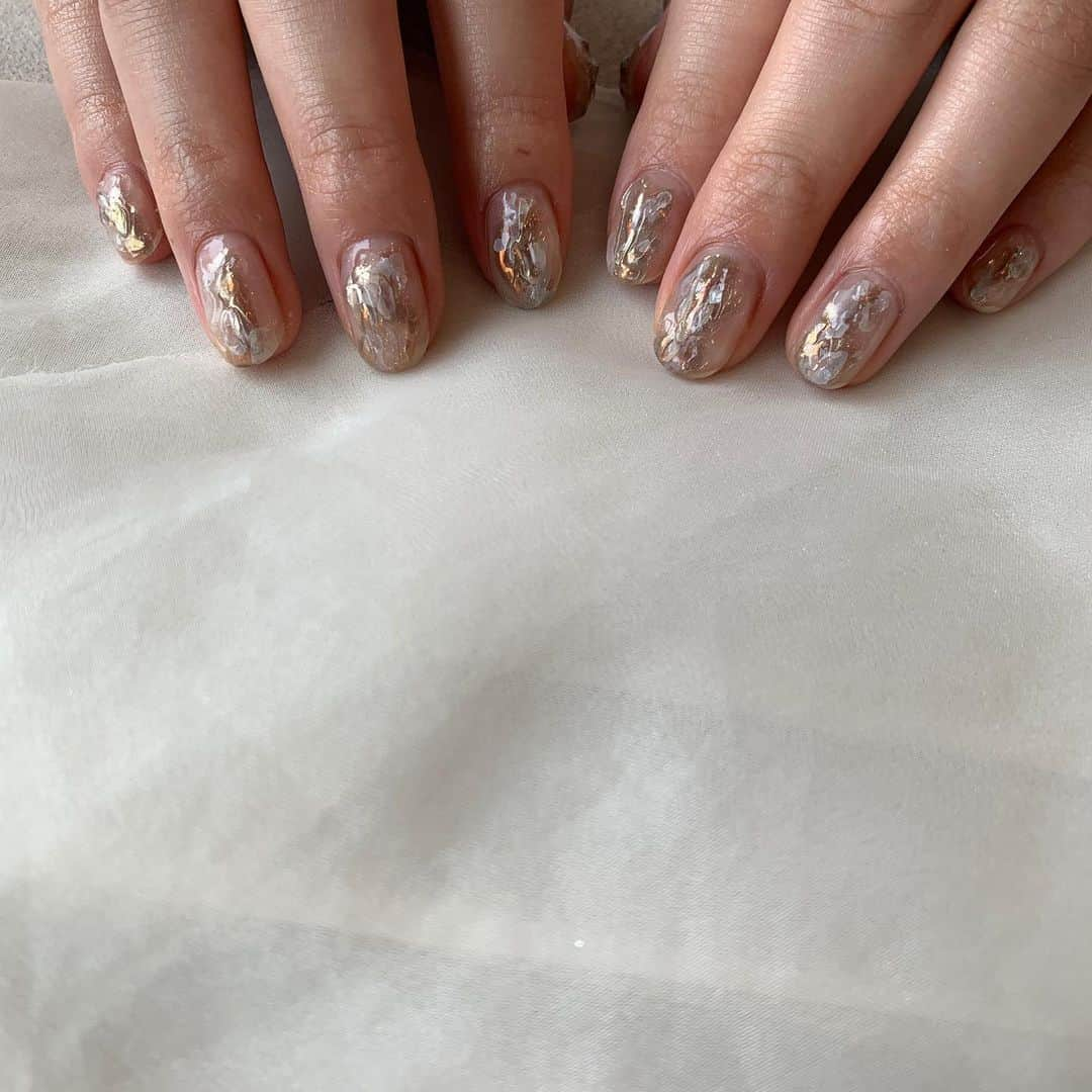 sapporo nail 【 Aster 】さんのインスタグラム写真 - (sapporo nail 【 Aster 】Instagram)「【 seina kato 】﻿ ﻿ 新色のmirrorを使って﻿ 涼しげなアレンジ𓂃﻿ ﻿ 濃いめな発色のミラーなので﻿ ちょっとアレンジして使うのもかわいいです🕊﻿ ﻿ ﻿ ﻿ ＿＿＿＿＿＿＿＿＿＿＿＿＿＿＿＿＿＿＿＿﻿ ﻿ atelier Libertéは スタッフ全員が﻿ サロンの1席を借りてそれぞれが﻿ オーナーとして営業している﻿ 新しいstyleのネイルサロンです。﻿ ﻿ そのため使用素材や得意とするアートのタッチは﻿ スタッフにより異なります𓂃 𓈒✍︎﻿ ご予約の際は各スタッフのアカウントを﻿ CHECKして気に入ったデザインがあれば﻿ ご指名でのご予約をおススメ致します𓍯﻿ ﻿ ﻿ ﻿ seina→@atelier_liberte_nail (指名料¥500)﻿ yukari→@atelier_liberte_yukari (指名料¥0)﻿ yukina→@atelier_liberte_yukina (指名料¥0)﻿ akari→@﻿ ﻿ ﻿ ﻿ 各スタッフアカウントもご覧ください𓂃 𓈒✍︎﻿ やりたいアートやつけたいパーツがある場合は﻿ ご指名でのご予約がオススメです𓂅﻿ ﻿ ﻿ ﻿ ﻿ ﻿ ﻿ 𓂃𓂃𓂃𓂃𓂃𓂃𓂃𓂃𓂃𓂃𓂃𓂃𓂃𓂃𓂃𓂃𓂃𓂃𓂃﻿ ﻿ ⚠️ ご予約のお時間には必ず到着しておりますよう、よろしくお願い致します。遅れてしまいますとその後のご予約状況によっては施術をお断りさせて頂く場合もございますので、遅れそうな場合は必ずお電話にてお問い合わせください。080-4500-8832﻿ ﻿ ⚠️先日キャンセルはお席代として1500円/当日キャンセルはお席代として2,000円、次回ご来店時にご請求させていただきますので予めご了承くださいませ。﻿ ﻿ 𓂃𓂃𓂃𓂃𓂃𓂃𓂃𓂃𓂃𓂃𓂃𓂃𓂃𓂃𓂃𓂃𓂃𓂃𓂃﻿ ﻿ 当店ではジェルネイルをする過程で、﻿ 一番自爪に負担をかける【アセトンでの除去】を﻿ フィルイン（ベースの一層残し）で施術しております﻿ 正しいフィルインで健康な自爪へ✴︎﻿ 丁寧な甘皮ケアとフォルム形成でお爪を綺麗に魅せます✔︎﻿ ﻿ ﻿ ﻿ . ＿＿＿＿＿＿＿＿＿＿＿＿＿＿＿＿﻿ ﻿ ﻿ ﻿ 《𝐚𝐭𝐞𝐥𝐢𝐞𝐫 𝐋𝐢𝐛𝐞𝐫𝐭𝐞店舗情報》﻿ ﻿ place: 札幌市中央区南1条西8丁目9  BB1・8ビル5階﻿ ﻿ TEL :  080-4500-8832﻿ ﻿ open 10:00 close 22:00﻿ ﻿ ﻿ ﻿ 《ご予約方法》﻿ ﻿ ✺ご予約専用LINE➠@zzr4693w﻿ お名前フルネーム(カタカナ)﻿ お電話番号﻿ ご希望のお日にち(第3希望まで)﻿ ご希望コース オフの有無﻿ ﻿ 上記を記載の上ご連絡下さい✍︎。﻿ ﻿ ﻿ ✺当日のご予約・お問い合わせ➠﻿ お電話にてお問い合わせ下さい⚠︎﻿ ☎︎080-4500-8832﻿ ﻿ ﻿ ＿＿＿＿＿＿＿＿＿＿＿＿＿＿＿＿＿＿﻿ ﻿ #札幌ネイルサロン#ネイルデザイン #札幌ネイリスト #札幌 #札幌ネイル #フィルイン #nail #シンプルネイル #クリアネイル #札幌フィルイン#淡色女子#ドライフラワーのある暮らし #水彩ネイル#札幌ニュアンスネイル #カメラ女子#ネイル#春コーデ #春ネイル #札幌フィルインサロン #スプリングネイル #ミントグリーン #ミントグリーンネイル #天然石ネイル #オーロラネイル #クリアネイル #ショートネイル #天然石ネイル #ミラーネイル ﻿ ﻿」7月5日 17時36分 - seina.kato___