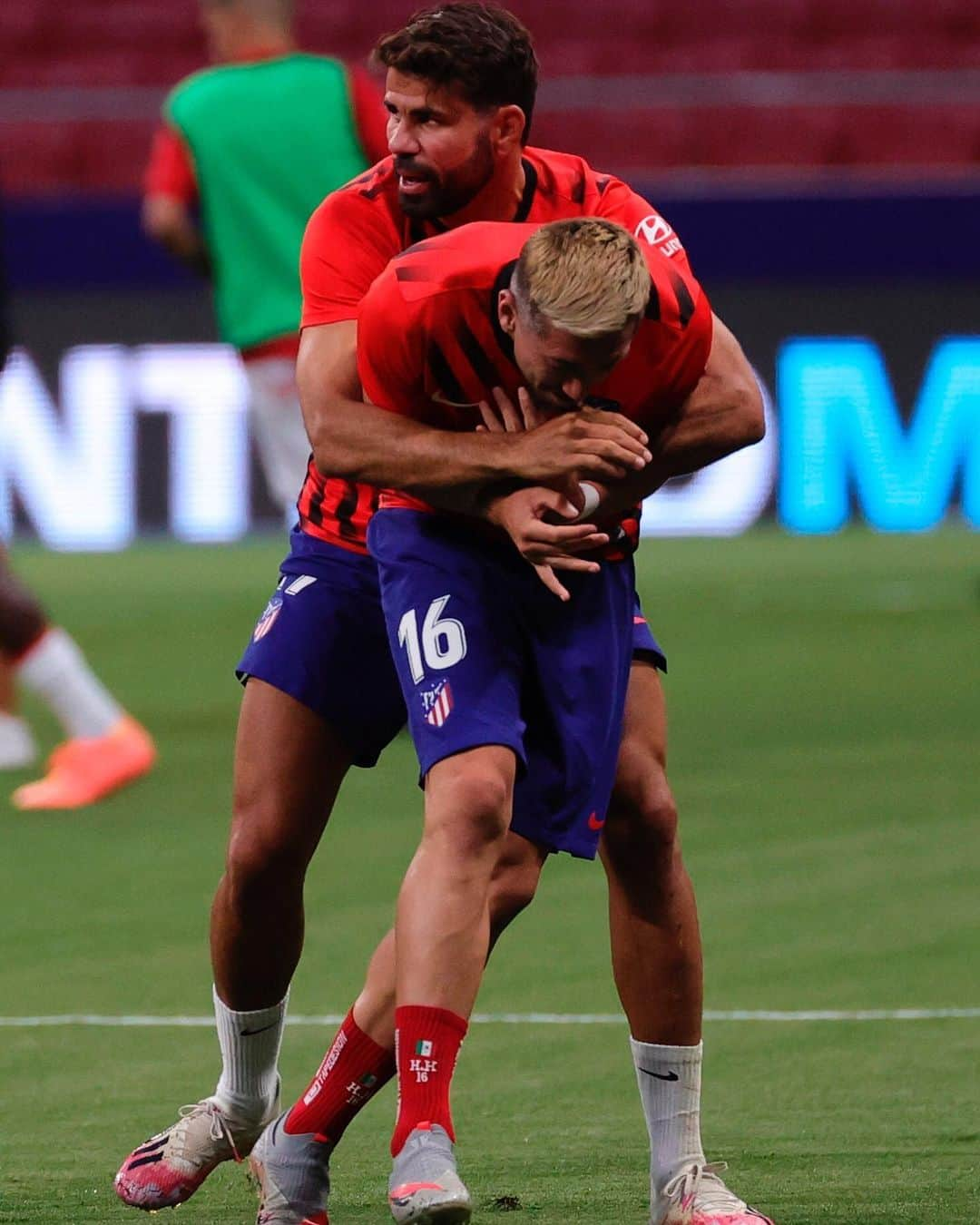 LFPさんのインスタグラム写真 - (LFPInstagram)「Sorry, @h.herrera16... 😅🙏🏻 • ¡HULK COSTA! 😤💪🏻 • #DiegoCosta #Atleti #LaLigaSantander #LaLiga」7月5日 18時00分 - laliga