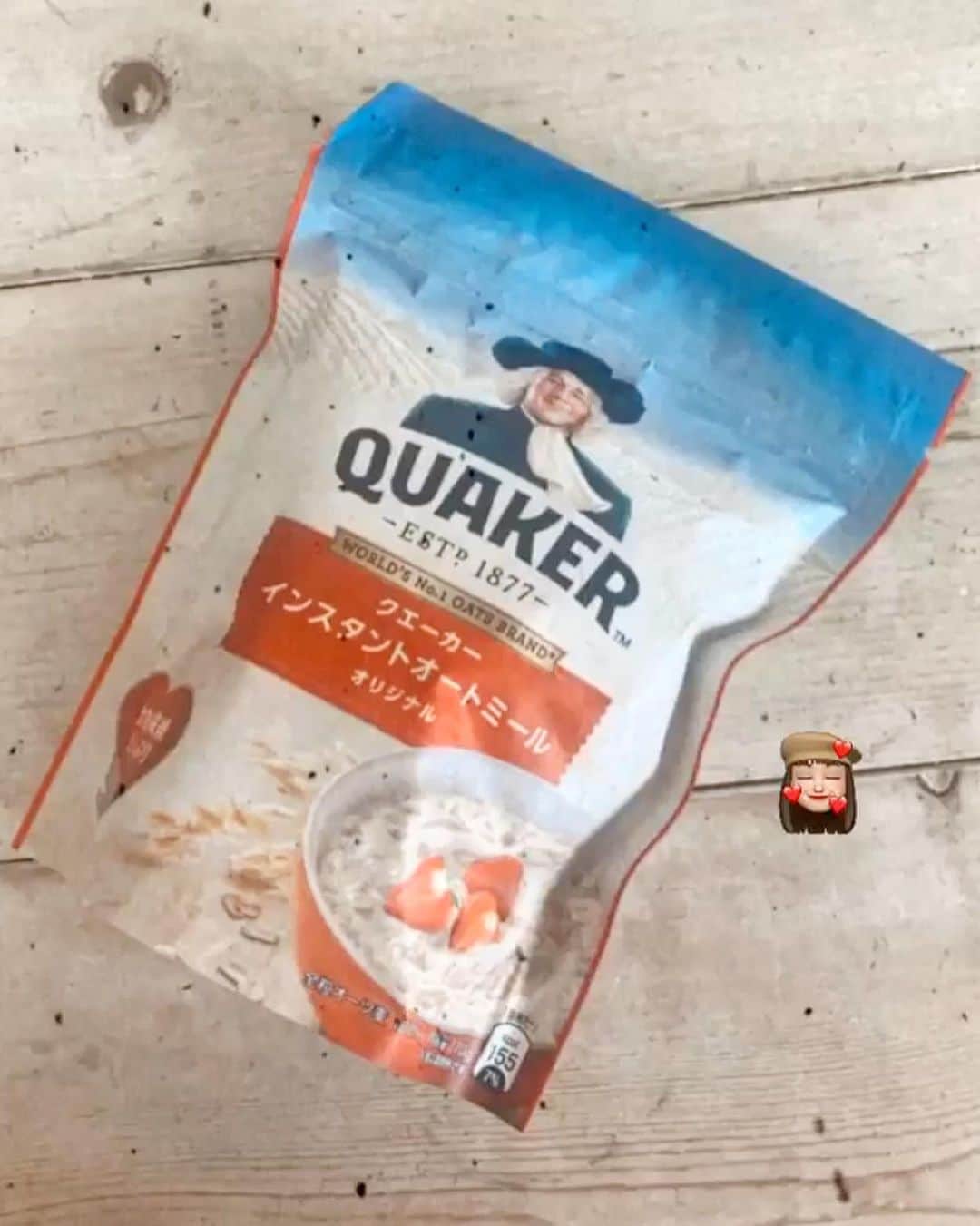 西本ヒカルのインスタグラム：「・ 愛用している オートミールとMCTオイル🥄 ・ 食物繊維たっぷり🌼#オートミール  パッケージデザインが可愛くて、 お気に入りです👨🏼🇦🇺♡🥣 MCTオイルは、今、キレイなボディーラインを 作りたいので運動しながら摂取してます！ ２つともすごくおすすめです☺︎☺︎」