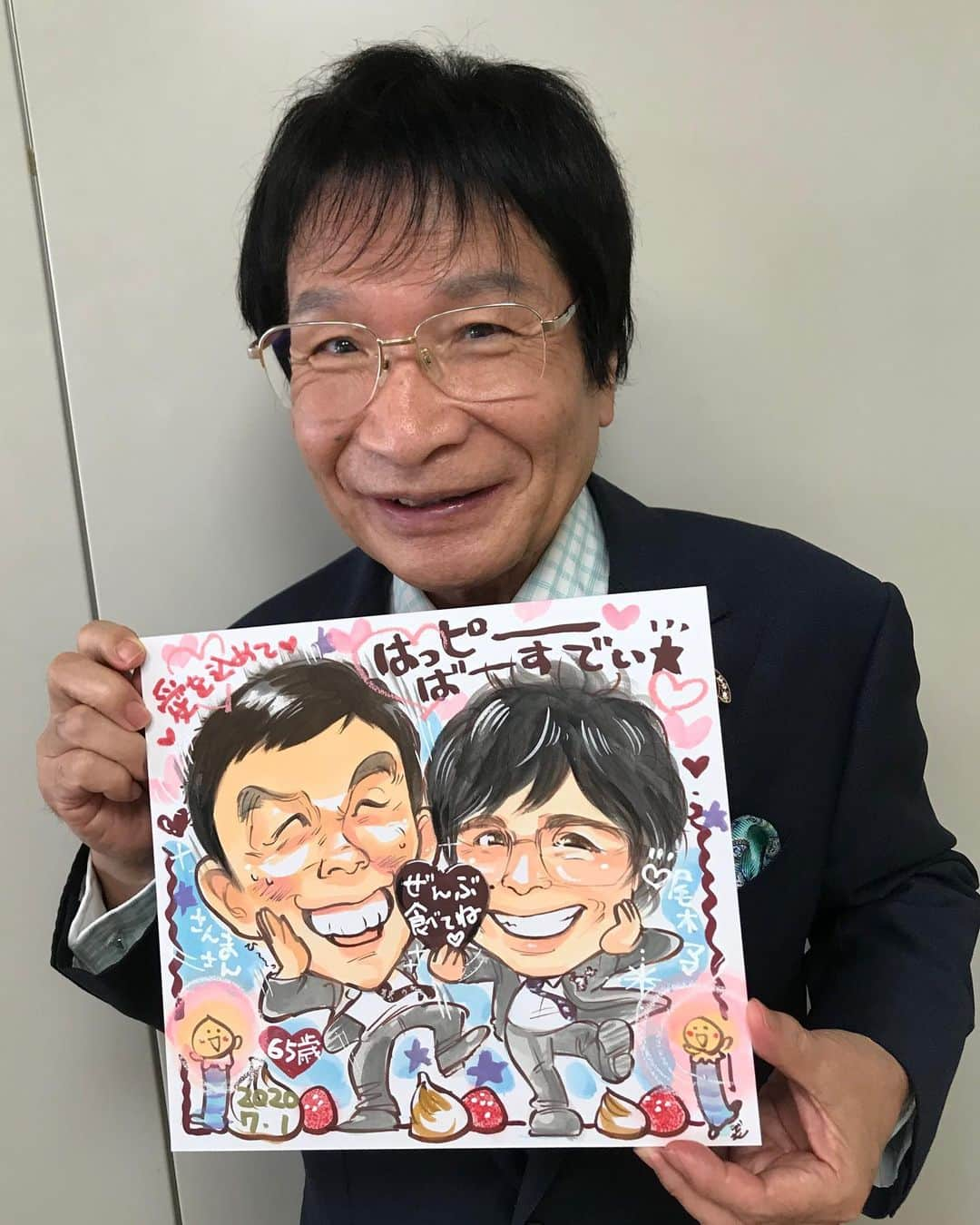 尾木直樹さんのインスタグラム写真 - (尾木直樹Instagram)「明石家さんまさんのお誕生日祝いに似顔絵色紙、愛を込めて贈りました。 大笑いされました😊💕 - #大好き #明石家さんま さんへの#お誕生日 #プレゼント #似顔絵 #色紙 #ラブリー #さんまさん と#尾木ママ #新しい #漫才コンビ #結成 #🤣 #フジテレビ #ホンマでっかtv」7月5日 18時07分 - oginaoki_ogimama