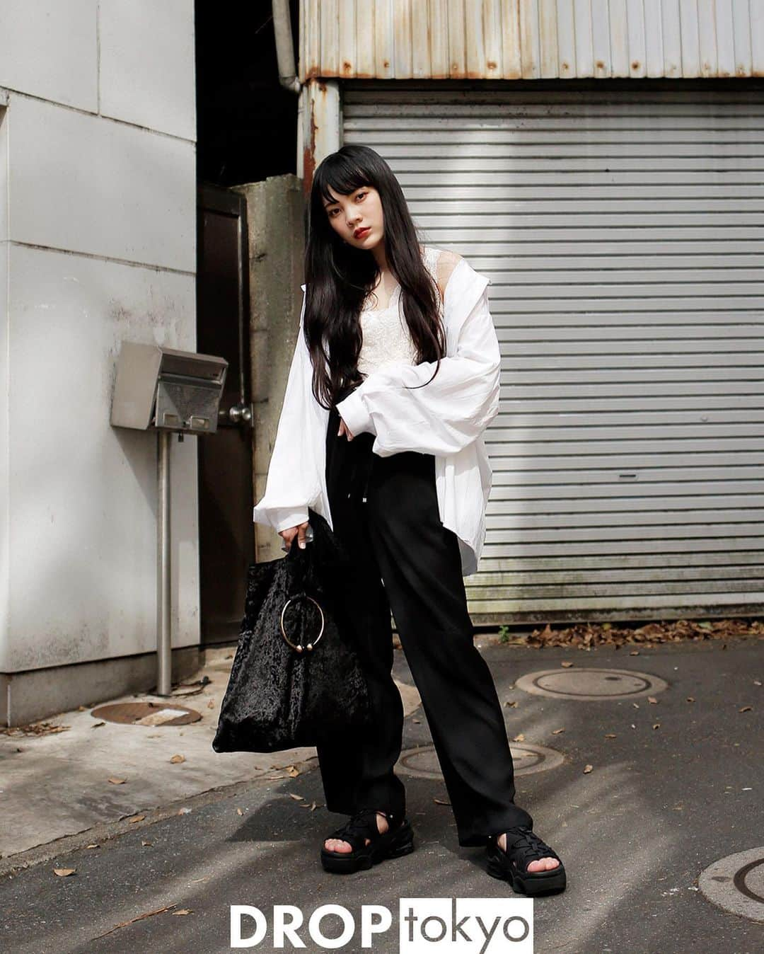 Droptokyoさんのインスタグラム写真 - (DroptokyoInstagram)「TOKYO STREET STYLES  #streetstyle#droptokyo#tokyo#japan#streetscene#streetfashion#streetwear#streetculture#fashion#ストリートファッション#fashion#コーディネート#omotesando#shibuya#harajuku#tokyofashion#japanfashion Photography: @yuri_horie_ @abeasamidesu @keimons」7月5日 18時12分 - drop_tokyo