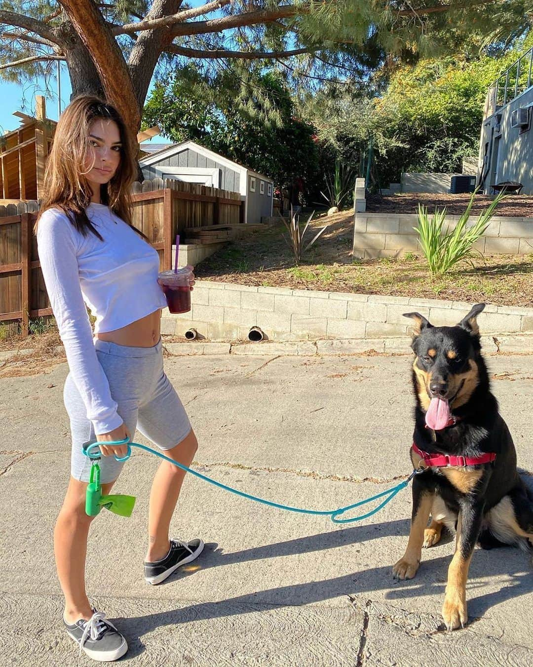 Blonde Saladさんのインスタグラム写真 - (Blonde SaladInstagram)「FAVOURITE SUNDAY WALKS🐶🧃 #theblondesalad #emrata #dog #sunday #weekend @emrata」7月5日 18時14分 - theblondesalad