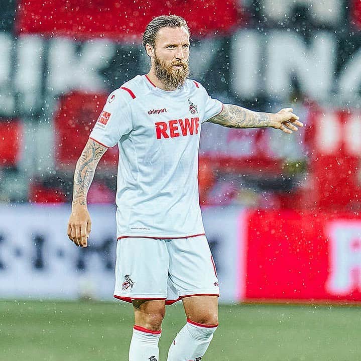 マルコ・ヘーガーのインスタグラム：「👉🏼Wünsche euch eine schöne @bundesliga_en -Pause👈🏼 @fckoeln  #best #wishes #holiday #regeneration #vacation #effzeh #team #fc #köln #cologne #enjoy #free #blessed #positivevibes #together #mh6 #liebedeinestadt #inked #tattoo #addicted」