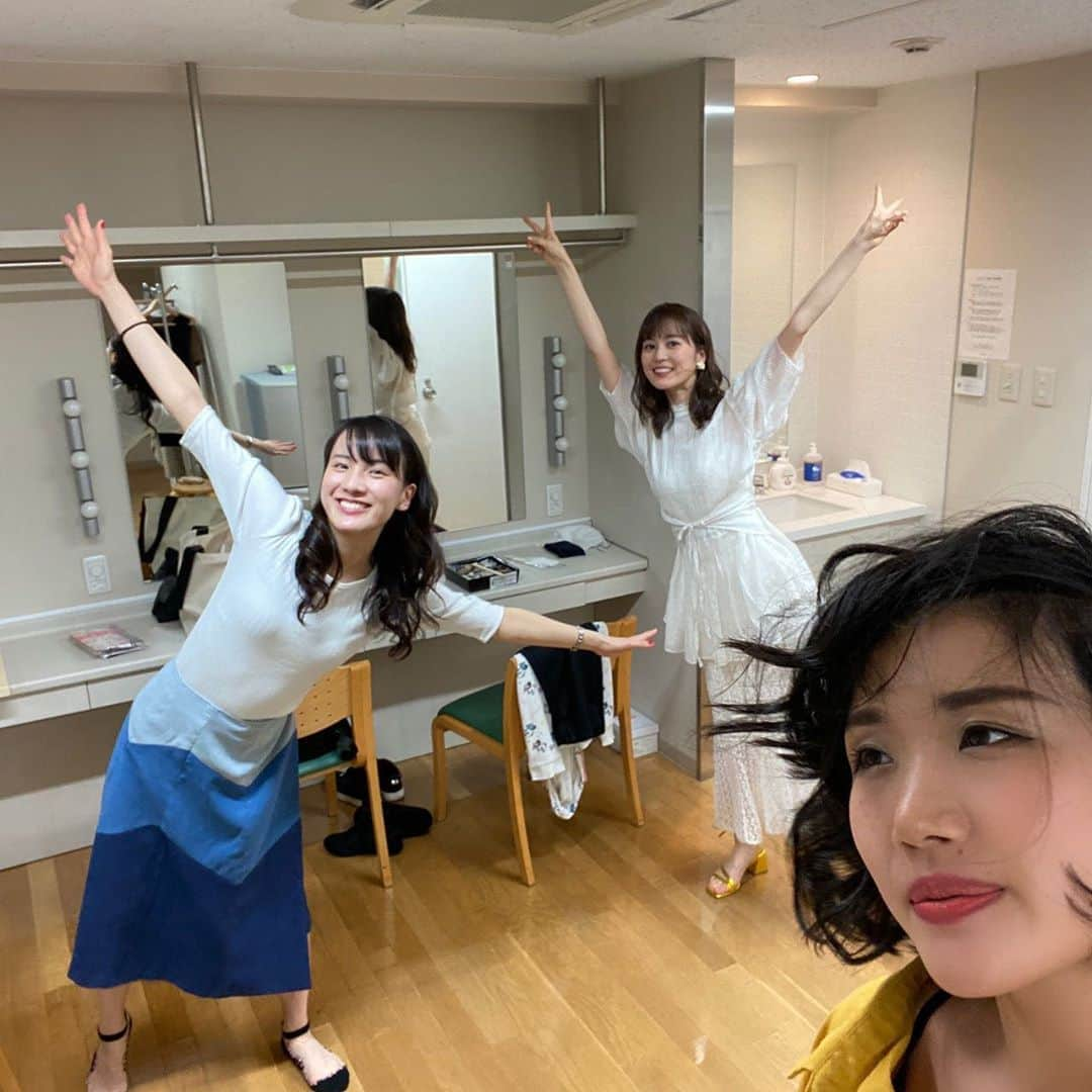 生田絵梨花さんのインスタグラム写真 - (生田絵梨花Instagram)「中根ちゃん、さおさん、伊勢さんともディスタンス写真♪ 2枚目のさおさんの髪のなびきっっ😂  収録は別だけど、裏で他にも皆さんと再会できて、元気出すぎたぁ。  #中根百合香 #香月さおり #伊勢志摩 #大人計画 #WOWOW放送まであと2時間」7月5日 18時44分 - ikutaerika.official