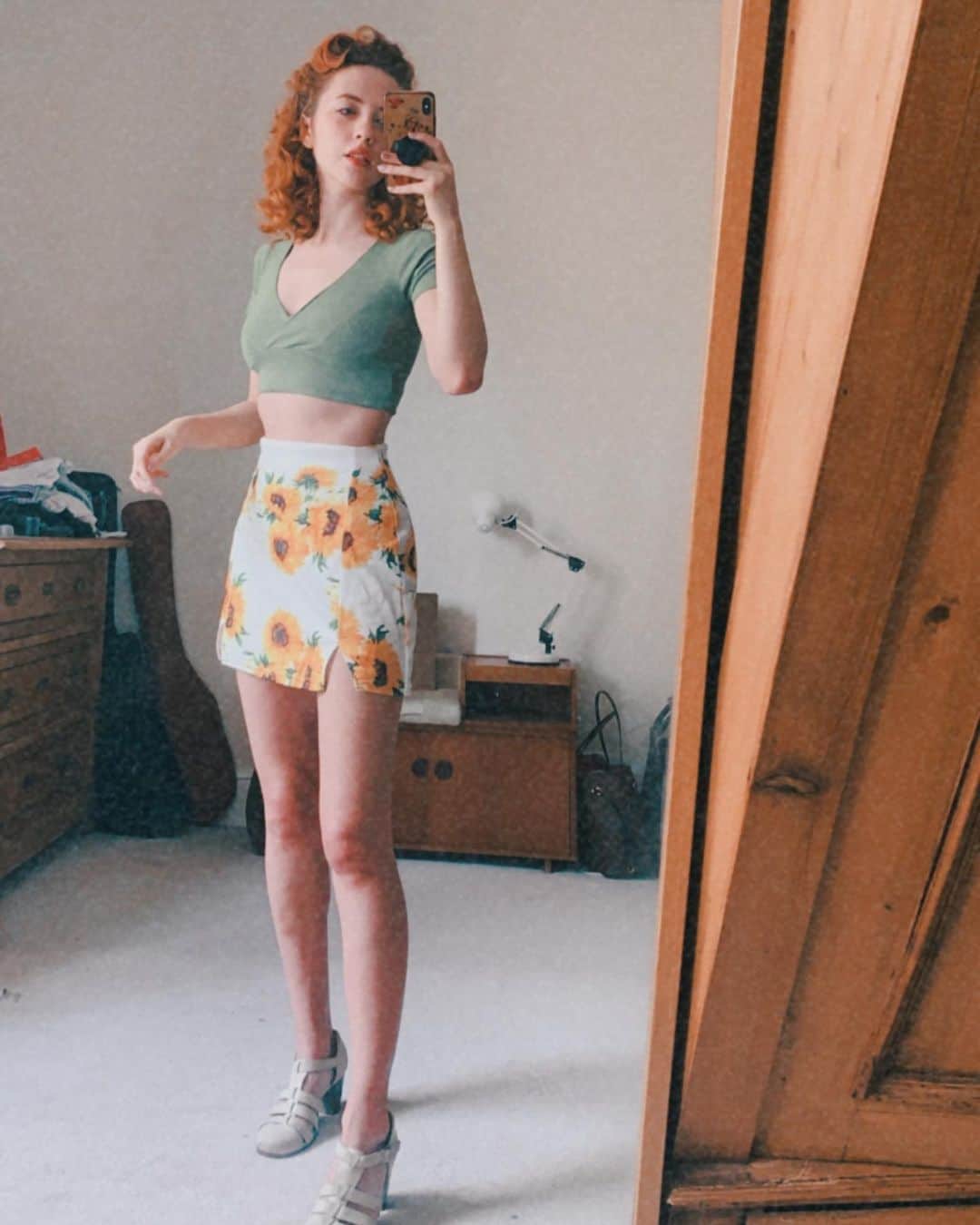 ベッキー・クルーエルのインスタグラム：「THANKS SO MUCH 🙏 for watching my skirt tutorial!! I’m so excited and looking forward to seeing yours if you make one too! I’m hoping that the pattern sizing calculations all work and you can enjoy this design too! 🤩💐 this is another version of this skirt I made in sunflower print, and the green top I made too. Both of the fabrics for each garment were originally unflattering fast fashion garments, and instead of sell or donate as I usually do, I decided to deconstruct them and reuse the fabric into a new project! 🌻」