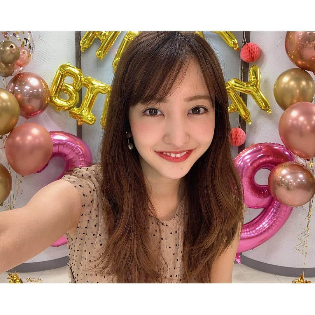 板野友美 ファンアカウントのインスタグラム：「Thank you all for your words, and your support. Stay by my side. I love you all😍  On the day of birthday,  Fan Club "T's PAЯTY"  Live distribution, fans  And to the staff of the office  I had you celebrate 🎂💕   Please prepare balloons  Really cute. ..   At times like this,  I want everyone to celebrate  I was happy 🍀😚💓   #birthday  #Ts PAЯTY  #Fan club」