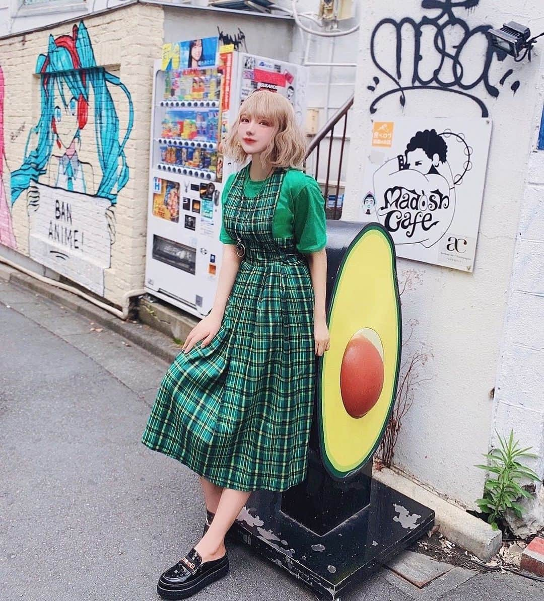 くまくまくまさんのインスタグラム写真 - (くまくまくまInstagram)「・ 今日もアボカド🥑w ・ 苦手な人もいるけど、いろんな調理法でアボカドの味を変えたりできるから、苦手な人でも食べやすいやり方があるはず〜✨ ・ 栄養もいっぱいだしお肌にも良き良き🤗  #今日のコーデ　#チェックワンピ @nosweat_official ・ ・ #ストリート系女子#ストリートファッション#ファッション通販 #ファッションコーデ #ファッションスナップ#ガーリーコーデ #シンプルコーデ#着こなし#韓国系#日系#日系穿搭##プチプラファッション #韓国ファッション#カジュアルコーデ#いつかのコーデ #大人かわいいスタイル#カジュアルファッション#ootdfashion#お出かけコーデ#夏コーデ#アボカドレシピ#アボカド料理#食いしん坊」7月5日 19時02分 - dango_kuma