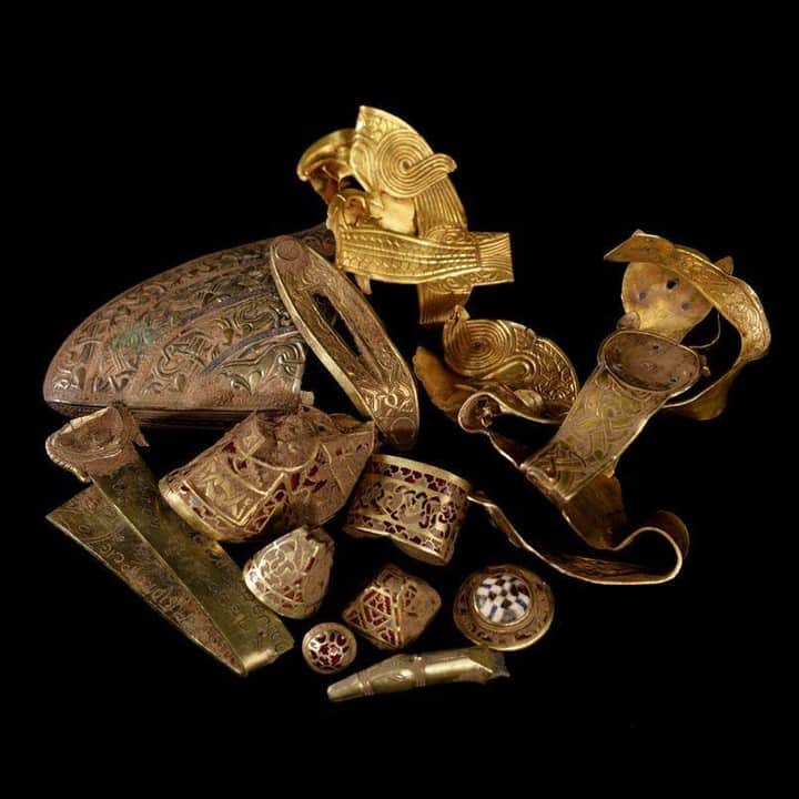 大英博物館さんのインスタグラム写真 - (大英博物館Instagram)「The largest hoard of Anglo-Saxon gold ever found, the Staffordshire Hoard, was discovered #onthisday in 2009 ✨  Weighing over 5kg, the hoard contained 4,600 items from sword hilts and weapon fittings to fine jewellery and gold plaques. It was probably deposited in the 7th century AD, and is on display at @birmingham_mag and the Potteries Museum and Art Gallery.   Read more about it via the link in our bio.   📸 Birmingham Museums Trust  #BritishMuseum #CollectionsUnited #StaffordshireHoard #AngloSaxon #gold」7月5日 19時00分 - britishmuseum