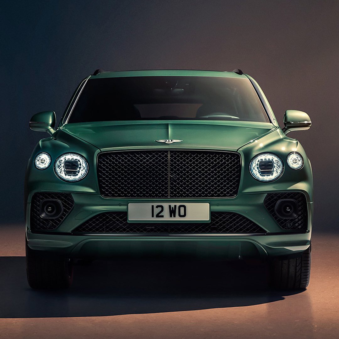 HYPEBEASTさんのインスタグラム写真 - (HYPEBEASTInstagram)「@hypebeastcarclub: @bentleymotors has unveiled a muscular and sportier new Bentayga super-SUV for 2021. The car's exterior design takes inspiration from the manufacturer’s signature model, the Continental GT. Underneath the hood, you'll find a  four-liter V8 engine producing 542 BHP and 568 lb-ft. of torque. A plug-in hybrid and the marque’s signature W12 engine will follow later on this year.⁠⠀ Photo: Bentley」7月6日 0時26分 - hypebeast