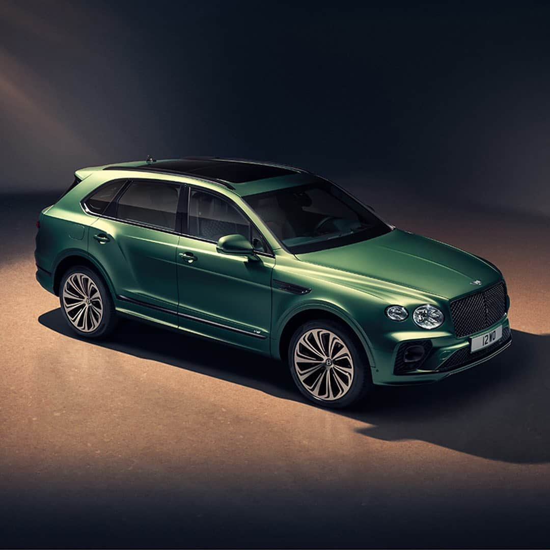 HYPEBEASTさんのインスタグラム写真 - (HYPEBEASTInstagram)「@hypebeastcarclub: @bentleymotors has unveiled a muscular and sportier new Bentayga super-SUV for 2021. The car's exterior design takes inspiration from the manufacturer’s signature model, the Continental GT. Underneath the hood, you'll find a  four-liter V8 engine producing 542 BHP and 568 lb-ft. of torque. A plug-in hybrid and the marque’s signature W12 engine will follow later on this year.⁠⠀ Photo: Bentley」7月6日 0時26分 - hypebeast