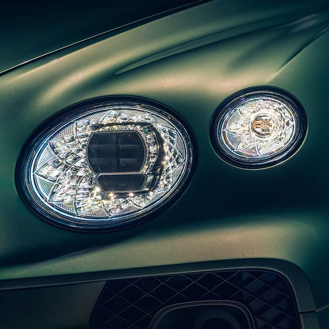 HYPEBEASTさんのインスタグラム写真 - (HYPEBEASTInstagram)「@hypebeastcarclub: @bentleymotors has unveiled a muscular and sportier new Bentayga super-SUV for 2021. The car's exterior design takes inspiration from the manufacturer’s signature model, the Continental GT. Underneath the hood, you'll find a  four-liter V8 engine producing 542 BHP and 568 lb-ft. of torque. A plug-in hybrid and the marque’s signature W12 engine will follow later on this year.⁠⠀ Photo: Bentley」7月6日 0時26分 - hypebeast