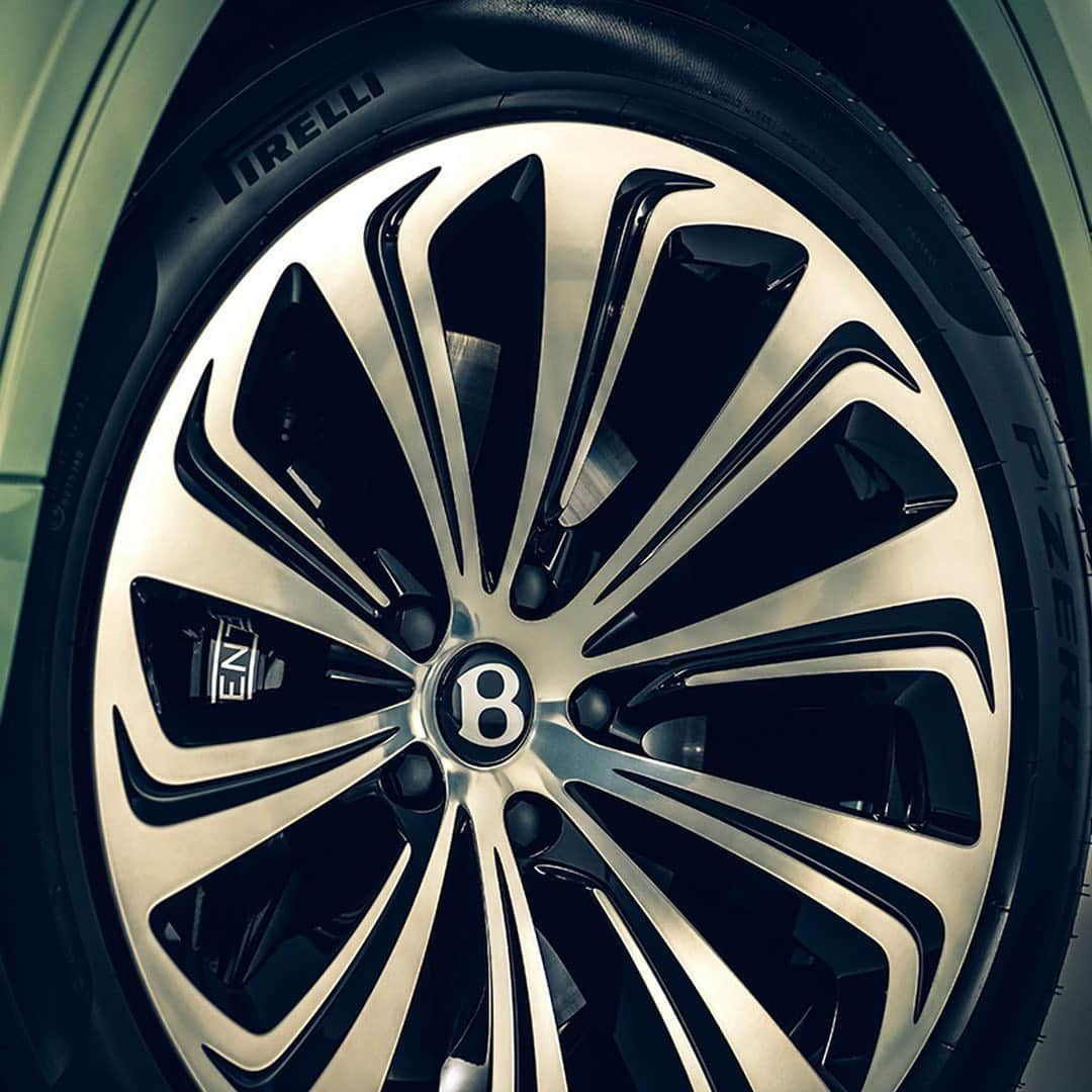 HYPEBEASTさんのインスタグラム写真 - (HYPEBEASTInstagram)「@hypebeastcarclub: @bentleymotors has unveiled a muscular and sportier new Bentayga super-SUV for 2021. The car's exterior design takes inspiration from the manufacturer’s signature model, the Continental GT. Underneath the hood, you'll find a  four-liter V8 engine producing 542 BHP and 568 lb-ft. of torque. A plug-in hybrid and the marque’s signature W12 engine will follow later on this year.⁠⠀ Photo: Bentley」7月6日 0時26分 - hypebeast