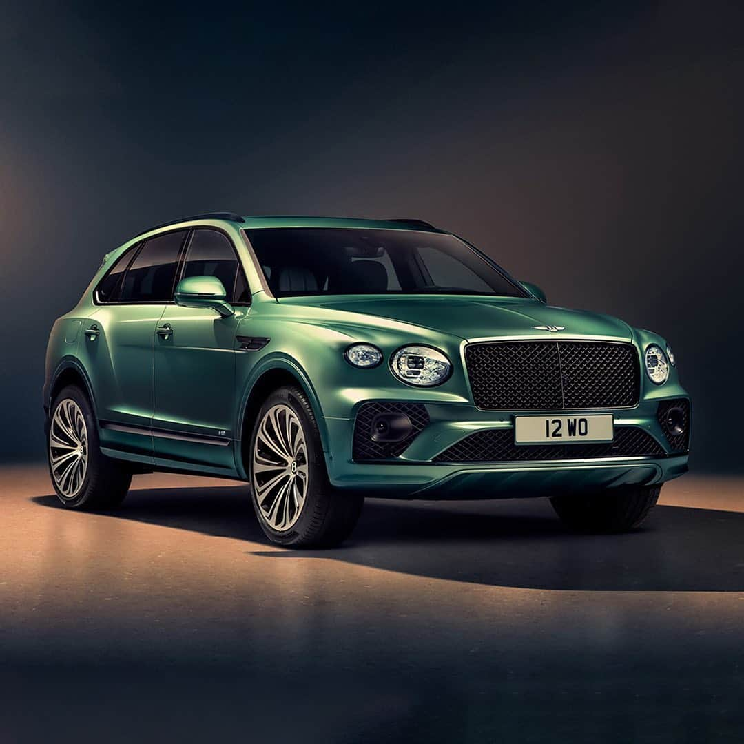 HYPEBEASTさんのインスタグラム写真 - (HYPEBEASTInstagram)「@hypebeastcarclub: @bentleymotors has unveiled a muscular and sportier new Bentayga super-SUV for 2021. The car's exterior design takes inspiration from the manufacturer’s signature model, the Continental GT. Underneath the hood, you'll find a  four-liter V8 engine producing 542 BHP and 568 lb-ft. of torque. A plug-in hybrid and the marque’s signature W12 engine will follow later on this year.⁠⠀ Photo: Bentley」7月6日 0時26分 - hypebeast