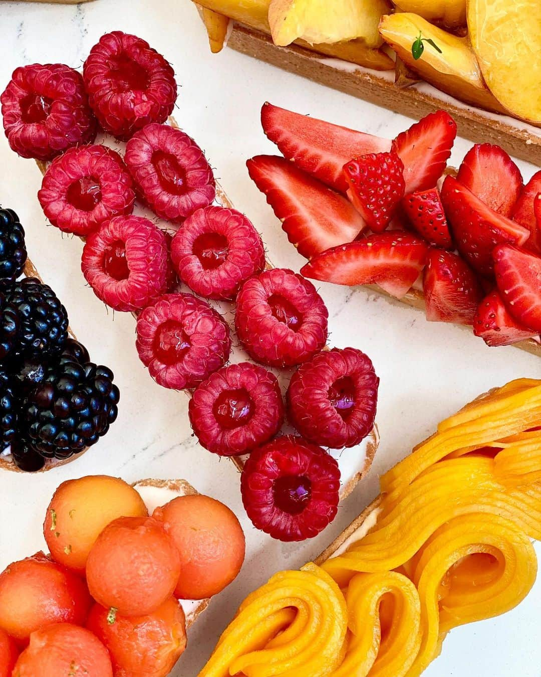 DOMINIQUE ANSEL BAKERYさんのインスタグラム写真 - (DOMINIQUE ANSEL BAKERYInstagram)「Tomorrow! Getting ready to turn our entire pastry case into our Summer Marché farmers market full of fresh fruit tarts, from Monday 7/6 to Sunday 7/12 in Soho. 8 different kinds, with beautiful fruits we’ve sourced from all over the world - from Maridol papayas and fresh rambutans, to juicy Champagne mangoes, Mara des Bois strawberries, hand-picked blackberries, and more. (Head to DominiqueAnselNY.com to preorder a 6pc set for pick-ups all week long too.) 😎 #SummerMarche」7月6日 0時27分 - dominiqueansel