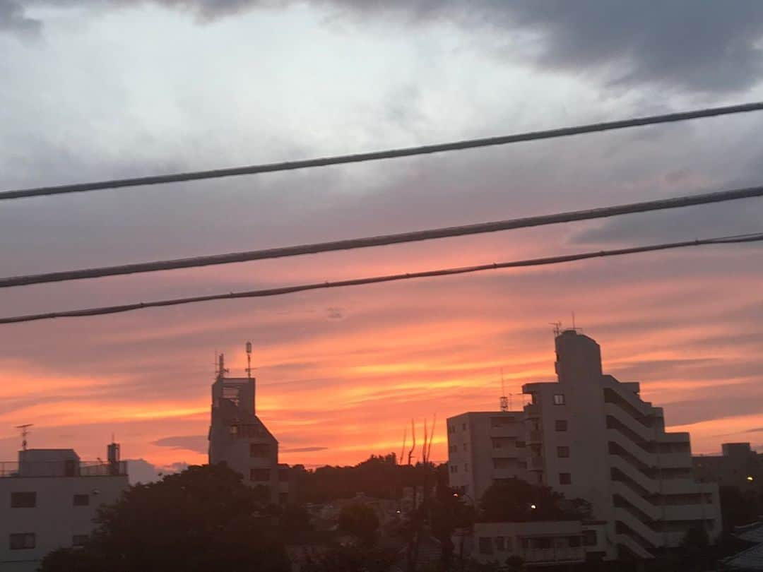 日暮愛葉さんのインスタグラム写真 - (日暮愛葉Instagram)「夏の夕暮れ  ＃noeffect #voted #8時まで投票できます」7月5日 19時10分 - aiha_higurashi