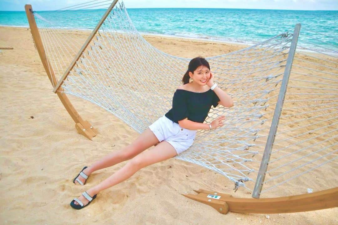 坂口莉果子のインスタグラム：「一眼レフすごい😳 風強すぎた🥺 ・ ・ ・ #japan  #taketomiisland  #ishigakiisland  #beautiful  #beach  #summer  #trip  #tripgram  #okinawa  #nature  #gu  #カメラ女子  #日本 #沖縄 #沖縄好き  #はいむるぶし  #小浜島  #竹富島  #石垣島 #夏 #海  #カイジ浜  #コンドイビーチ  #自然  #旅行  #旅  #旅行好きな人と繋がりたい」