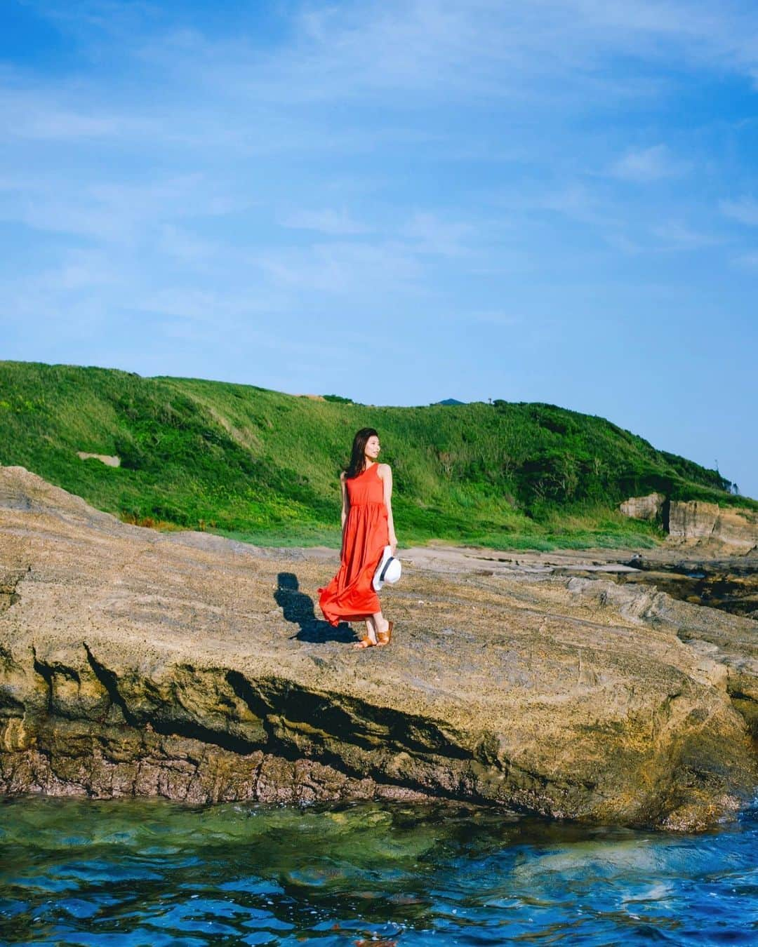 橘沙奈さんのインスタグラム写真 - (橘沙奈Instagram)「* お気に入りの写真ラスト🎵 海も緑も綺麗でした🌴✨ * * 📸 @tomyphotostudio  素敵な場所での撮影、 ありがとうございました😊🙏 * * * * * * * * * * * * * *  #shooting #portrait  #photo #sea #beach #summer #model  #japanesegirl #海 #梅雨の晴れ間  #絶景 #日本の絶景 #夏服 #ワンピース #撮影 #作品撮り #ポートレート #🏖 #👒 #👗」7月5日 19時05分 - an.an.0706