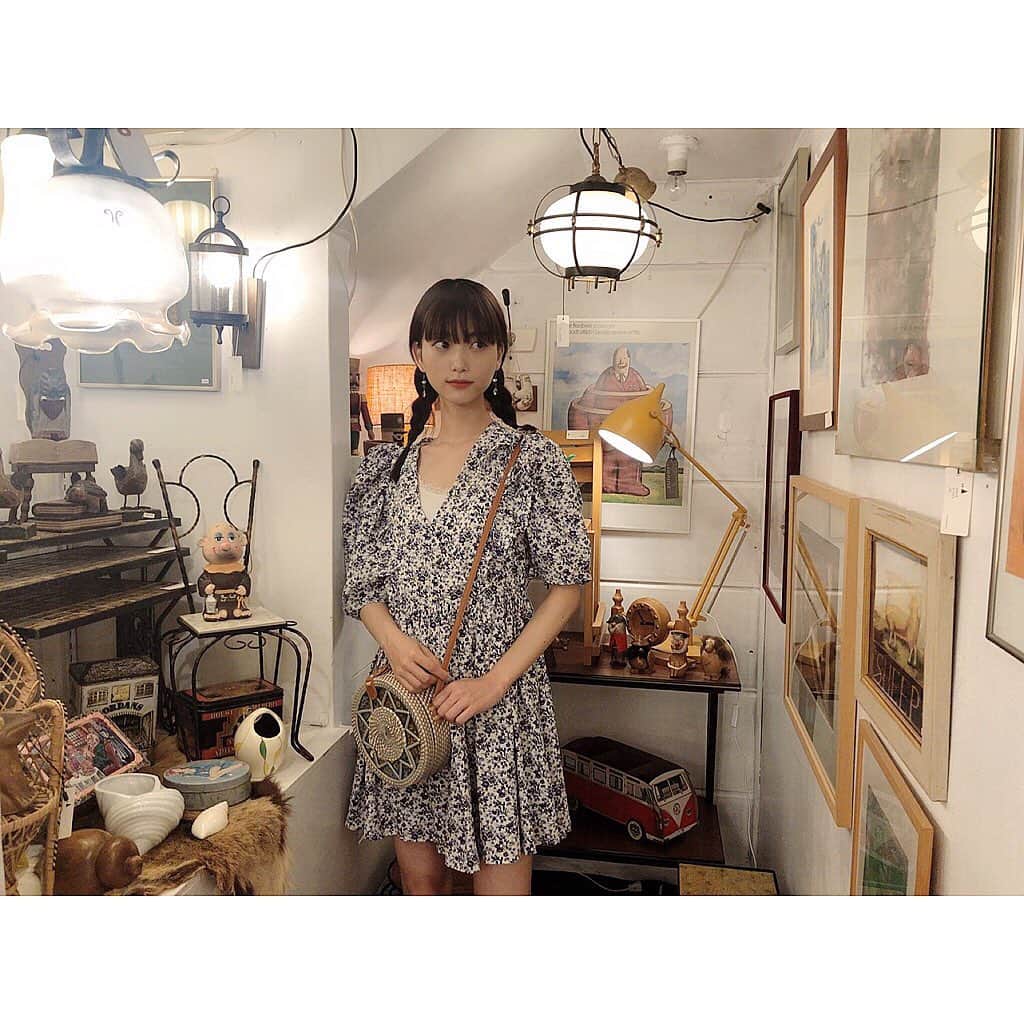 阿知波妃皇さんのインスタグラム写真 - (阿知波妃皇Instagram)「アンティークショップ巡り🧳🥀」7月5日 19時13分 - achinami