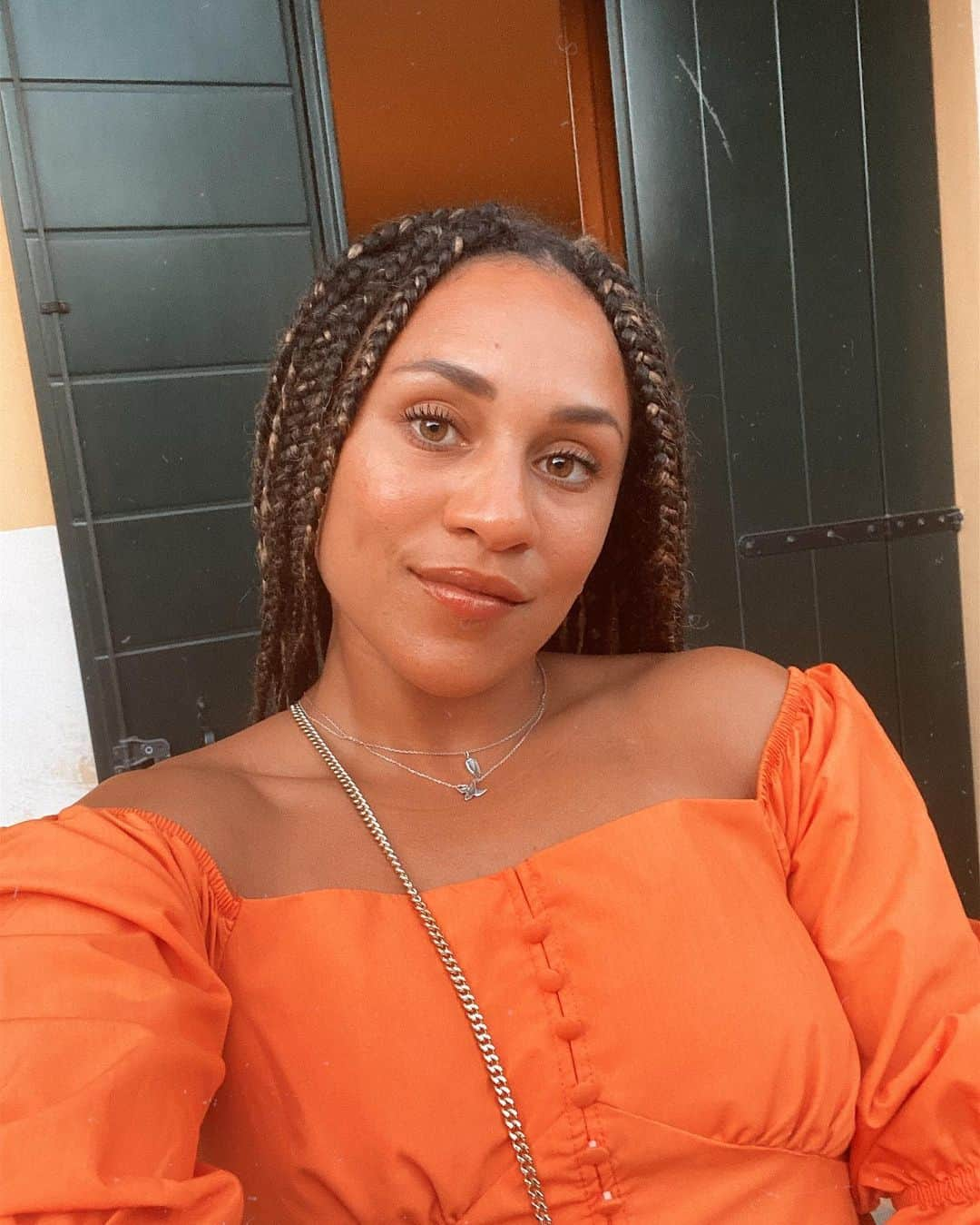 Johanelis HERRERA ABREUさんのインスタグラム写真 - (Johanelis HERRERA ABREUInstagram)「Happy Sunday ☀️🌼🥕 • • • • • • • • • • • #vibes #aboutyesterday #afterbeach #sunbath #sunday #orange #orangeisthenewblack #blackgirl #makeup #braids #braidstyles #braider #carotina #abbronzatura #happyday #dominicanrepublic #monseise #love #selflove #selfie #selfportrait #loveyourself #positivevibes #outdoor #athletelife #enjoylife #fashion #babygirl #poser」7月5日 19時16分 - johanelisherrera