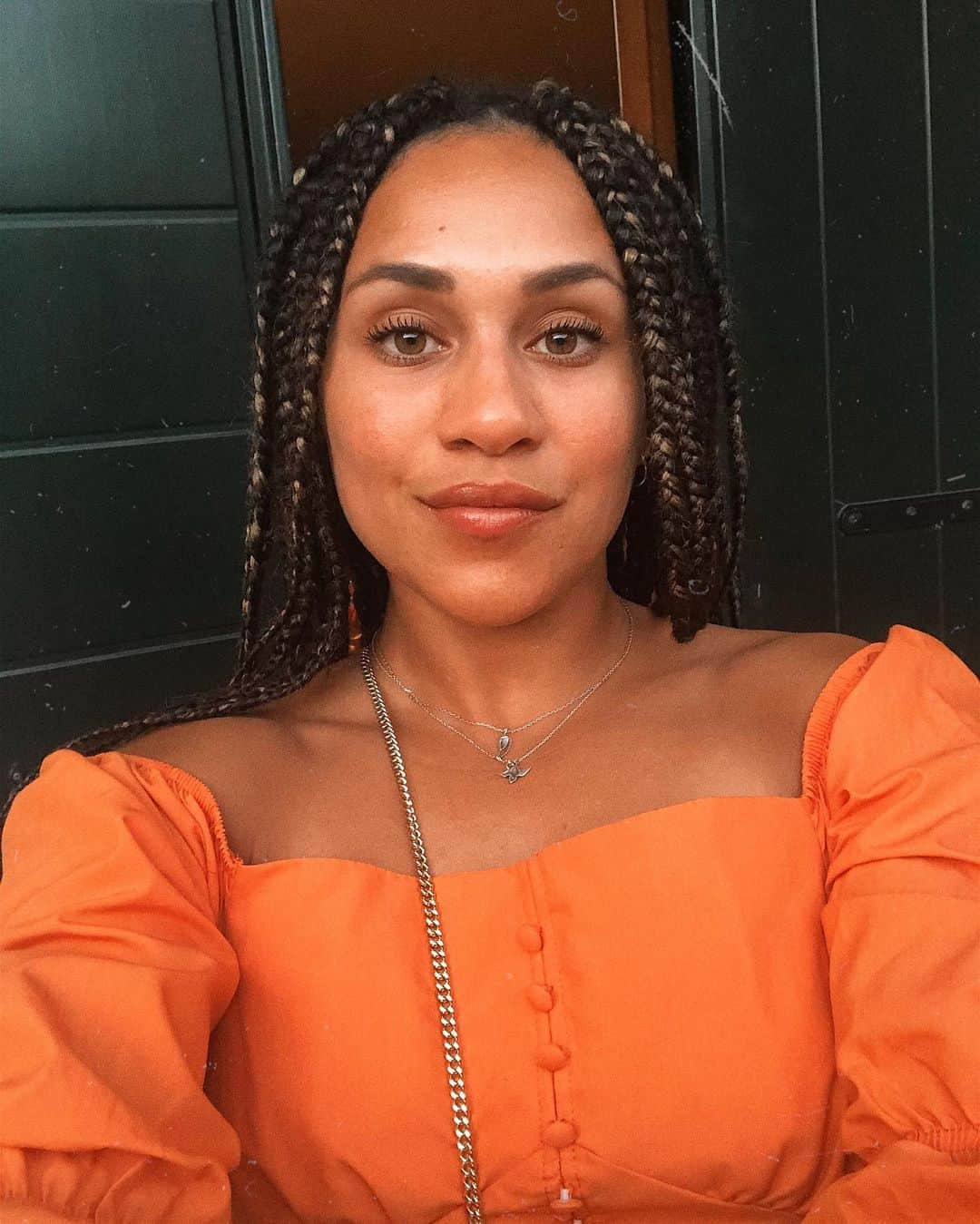 Johanelis HERRERA ABREUのインスタグラム：「Happy Sunday ☀️🌼🥕 • • • • • • • • • • • #vibes #aboutyesterday #afterbeach #sunbath #sunday #orange #orangeisthenewblack #blackgirl #makeup #braids #braidstyles #braider #carotina #abbronzatura #happyday #dominicanrepublic #monseise #love #selflove #selfie #selfportrait #loveyourself #positivevibes #outdoor #athletelife #enjoylife #fashion #babygirl #poser」