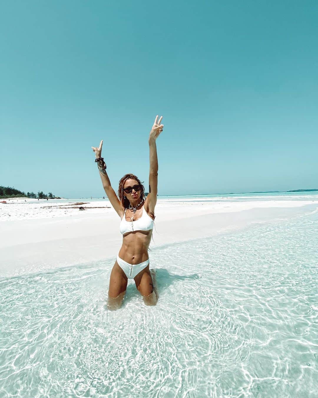 ルー・ティーズデールのインスタグラム：「Also HBD to the bikini 🤣 on #internationalbikiniday we are supposed to go to the beach wear one in the name of women’s lib, I am wearing trackies and going for roast but here’s a throwback of me in a kini to say I’m thankful we don’t still have to wear bloomers by the pool 🐬」
