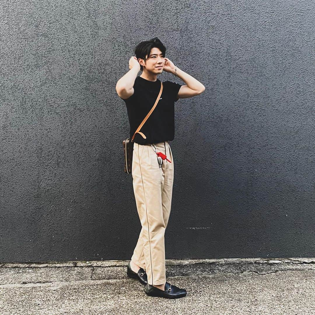 黄皓さんのインスタグラム写真 - (黄皓Instagram)「#OOTD  Tops:#stellamccartney  Trousers:#valentino  Shoes:#gucci  Bag:#louisvuitton #virgilabloh @maisonvalentino @stellamccartney @gucci @louisvuitton」7月5日 19時22分 - haohaohaokun