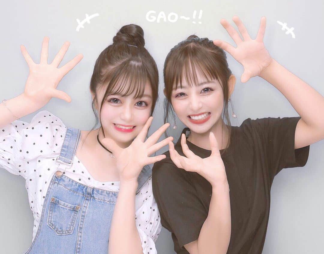 のインスタグラム：「． ． 🧸🎀 ． ． 昨日すみれと遊んできたよ！‪おそろいヘアした💡 久しぶりに会えて嬉しかったし、 たくさん色んな話ができた\( ˆ ˆ )/♡ これからもお互い頑張ろうね！🔥 そしてすみれは、安定に顔が小さすぎました👶🏻🖤 楽しい1日をありがとう〜！！‪☺︎‬ ． ． ． いつもいいね＆コメントありがとうございます🧸🎀 ． ． #まりくま #すみぽん #Popteen #恋ステ #恋する週末ホームステイ #手書き加工 #手書き #ljk #jkブランド #ぷりんと倶楽部 #プリント倶楽部 #プリクラポーズ #melulu #furyu #くまぽん 🧸💜」
