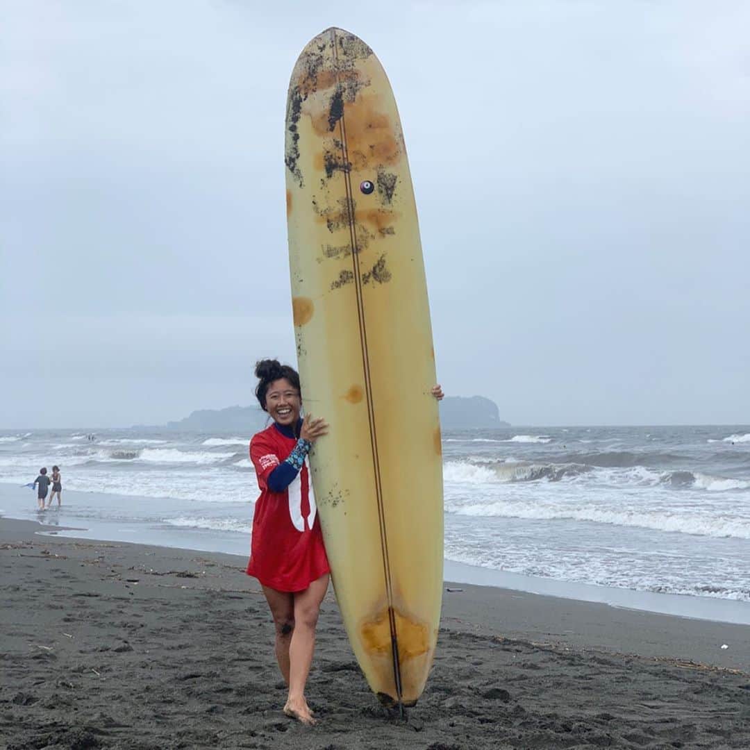 田岡なつみさんのインスタグラム写真 - (田岡なつみInstagram)「第53回マーボーロイヤルkjカップ 2年連続優勝することができました！  ヴィンテージボード楽しかった🌼  雨の中応援に来てくれた方々ありがとうございます🙏  #マーボーロイヤル#surfing#vintage#longboard」7月5日 19時39分 - natsumitaoka