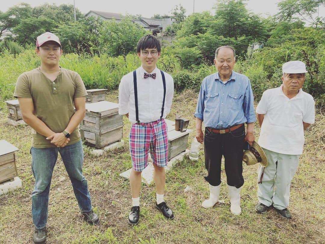 江間丈さんのインスタグラム写真 - (江間丈Instagram)「#ゴジカル 皆さん先週木曜日のゴジカル ご覧いただきましたか❓ #影山養蜂研究所　の影山さんに 蜂蜜の採蜜を見せてもらいました✨ 新しく始まった新コーナー #えま会いにゆきます　は 毎週木曜日のゴジカル内で 中継でお送りしていきます👀 私が話題、もしくは今後話題になると見込んだ人、モノ、場所に会いに行くというコーナーです😊  皆さんからの情報も お待ちしています❗️ えま、会いにいって！という 巷で話題になっている事や えまに会いたい！という要望があれば 内容や写真とともに TwitterやInstagramに #えま会い　とつけて発信して下さい✨  皆さんの情報をもとに 実際に会いにゆくかも⁉️ 次回もお楽しみに〜✨  #徳島 #四国放送 #テレビ #生放送 #生中継 #蜂蜜 #養蜂 #えま会いにゆきます #新コーナー #阿波市 #アナウンサー #情報募集中 #ありがとうございました」7月5日 19時54分 - ema_takeru_official