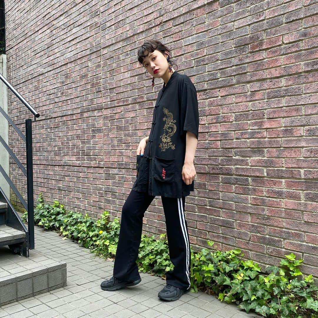 PUNK CAKEさんのインスタグラム写真 - (PUNK CAKEInstagram)「•Dragon China shirt【SOLD】 •Side line pants【SOLD】  #harajuku #vintage #vintageclothing #punkcake #原宿 #原宿古着屋 #東京古着屋 #古着 #古着コーデ #古着女子 #古着屋巡り #レディース古着」7月5日 19時57分 - punk_cake