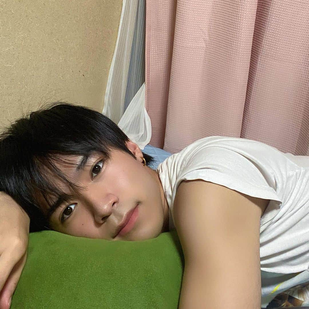 大谷悠哉さんのインスタグラム写真 - (大谷悠哉Instagram)「クッションを離せないの。I have a cushion all the time.  . . . . . #zara #tiktok #tiktokjapan #followｍe #love  #loveyourself #instaguam  #fashion #Love #instagood 	#followme #selfie #instadaily  #instalike  #日本 #JAPAN #follow #fun #ハイファイヴ #ハイファイ #HiFive #おしゃれさんと繋がりたい #名古屋  #セクメン #セクラバ #ジャニヲタ」7月5日 20時00分 - s_410yuya