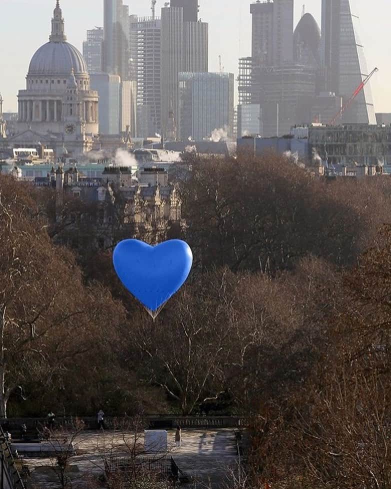 のインスタグラム：「Today is the birthday of our NHS, a moment to reflect on everything our communities have recently endured and all those who are risking so much to keep us safe. We will be clapping at 5pm to #ThankYouTogether 💙 #NHSBirthday」