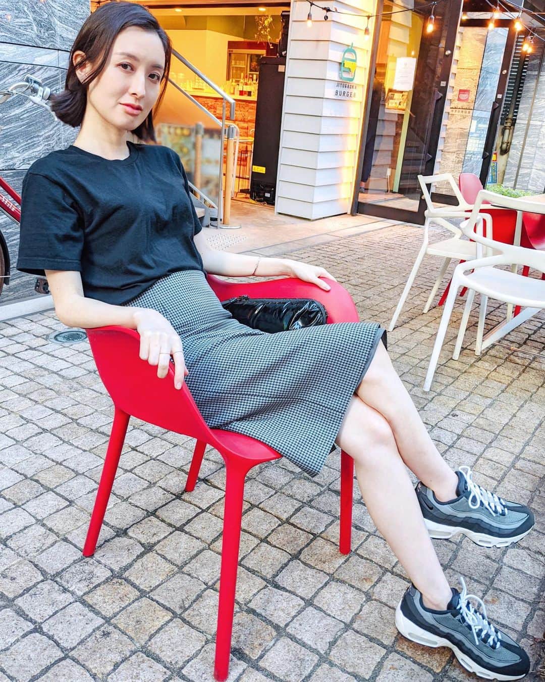 前田紀至子のインスタグラム：「最高に格好いいエアマックス95を手に入れて上機嫌の週末。  #airmax95#nikebyyou」
