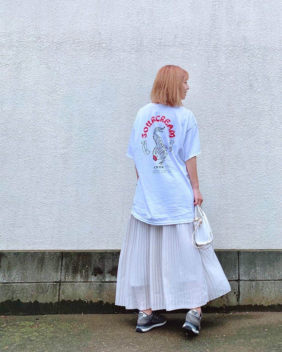 本橋優華さんのインスタグラム写真 - (本橋優華Instagram)「雨上がり風強い！ あぁ可愛いほしのさんTEE。  #ootd#tshirt#sneaker#longskirt#bobhair#goodtime#tokyo」7月5日 20時15分 - uk_jp
