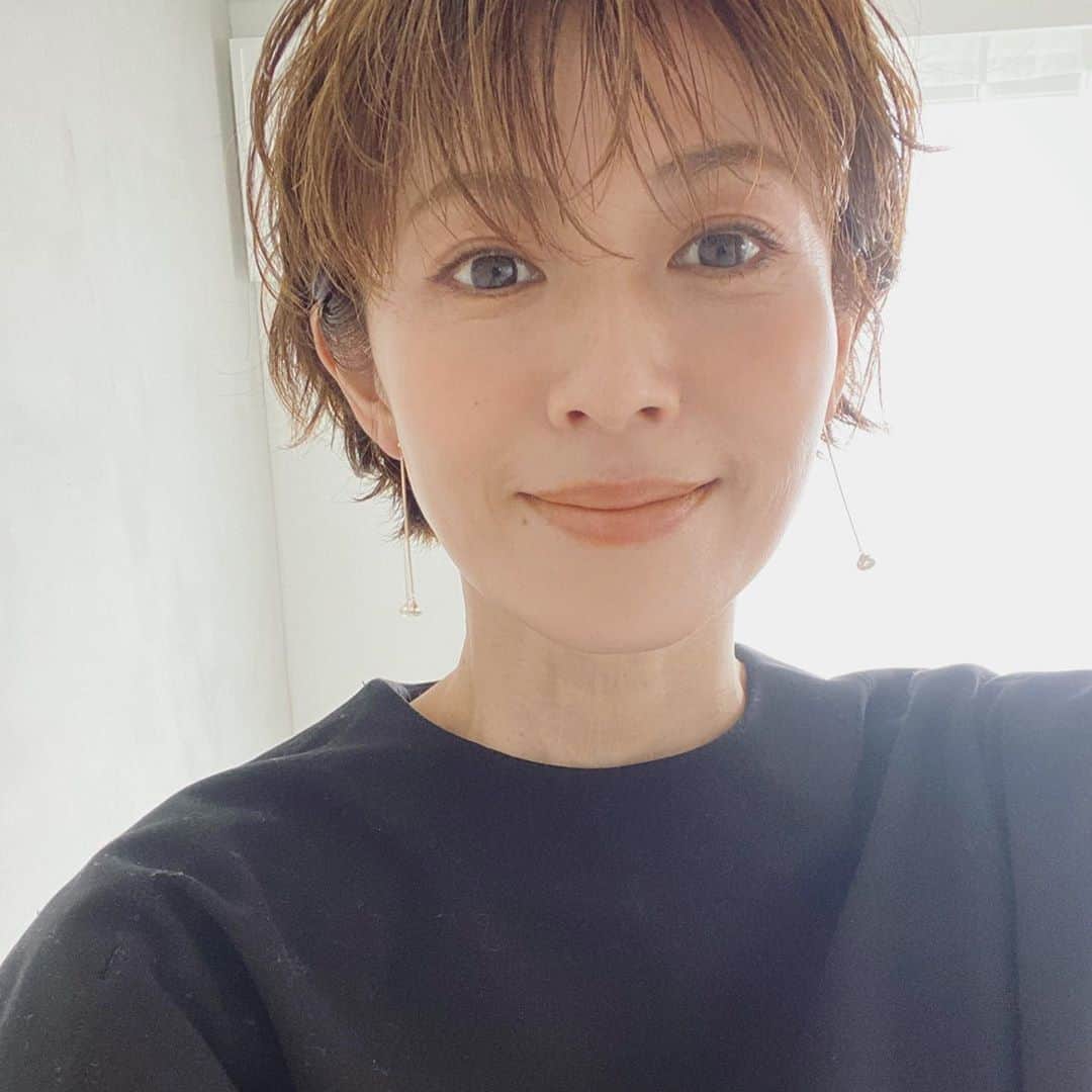 畑野ひろ子のインスタグラム：「@enasoluna_official の揺れるピアス❤️ この日は、オレンジカラーメイク💄」