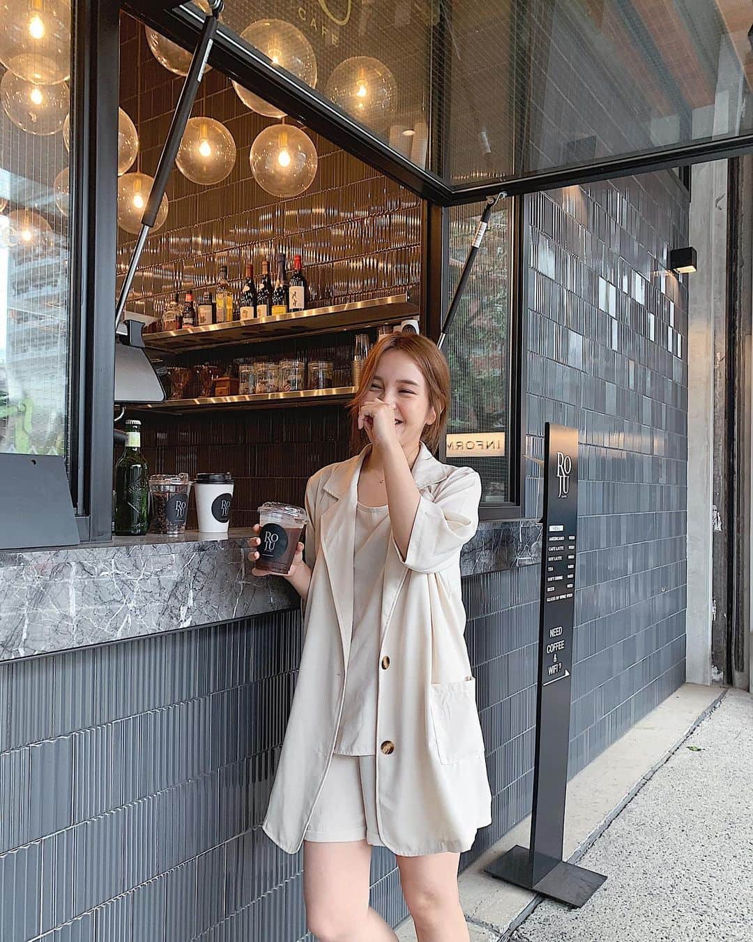 Lilmeのインスタグラム：「白のセットアップの服が欲しくてやっといいの見つけた😇☕️♡ なかなかネットでサイズ感合うものないから嬉しいー！！😭 @trifle_official」