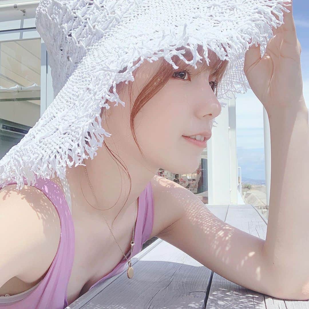 きりんさんのインスタグラム写真 - (きりんInstagram)「* ㅤ お天気が良かった淡路島✨✨ ㅤ ㅤ オシャレで日差し避けに FRESHYでゲットした帽子が大活躍だったよ◡̈︎* ㅤ ㅤ ㅤ one-piece ▷ #freshy hat ▷ #freshy ㅤ ㅤ @freshy_jp  ㅤ ㅤ ㅤ ㅤ 割引コード［ rinrin ］使用で ショップ内の全商品10％OFFになります◡̈︎* （6/19〜7/19限定） ㅤ ㅤ ㅤ ㅤ ㅤ ㅤ ㅤ    #freshy_jp #freshy_ootd #freshy_コーデ #coordinate #コーデ #ワイドパンツ #ノースリーブ #ヘアアレンジ #ロングヘア #ロングヘアアレンジ  #前髪アレンジ #ヘアアレンジ  #ナチュラル #ナチュラルコーデ #ナチュラルライフ  #サロンモデル #サロモ #関西サロモ #作品撮り #撮影 #スタジオ撮影 #サロン撮影 #スタイル撮影 #写真部 #お洒落さんと繋がりたい #メイク好きさんと繋がりたい #撮影依頼募集中 #撮影依頼募集」7月5日 20時34分 - kirin_sh0229