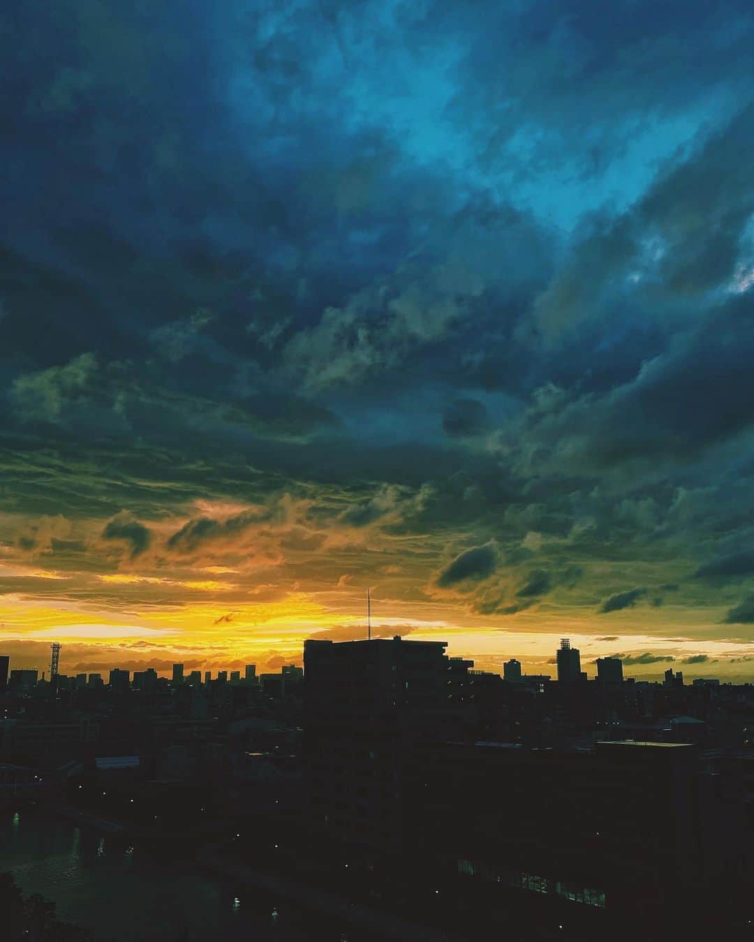 ima_ju / Jun Iのインスタグラム：「: : The sky was rough but beautiful, yesterday  : : ::」