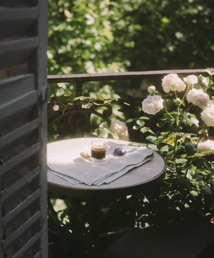 Nespressoさんのインスタグラム写真 - (NespressoInstagram)「Let us join you for a petite but necessary pause in your day. Stretch your legs, seek the sun, and savour a fresh cup of your favourite coffee. ☕   📷: @virgile.guinard  #NespressoMoments #SummerWithNespresso #ElevateYourSummer #SummerAtHome #CoffeeLover」7月5日 20時59分 - nespresso