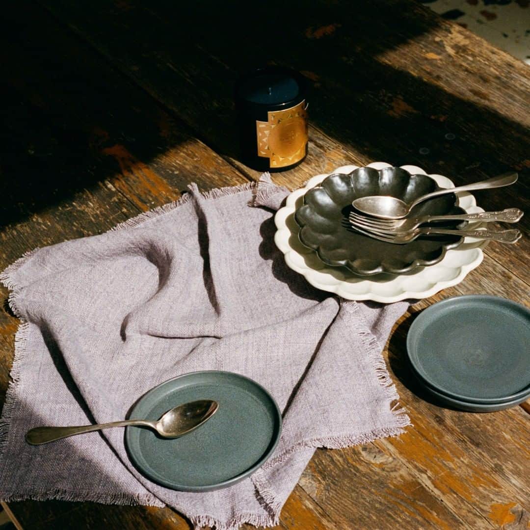 MR PORTERのインスタグラム：「Bring the restaurant home. Discover our edit of the best tableware and make a meal out of every dinner time 🍽️ #MRPORTER」