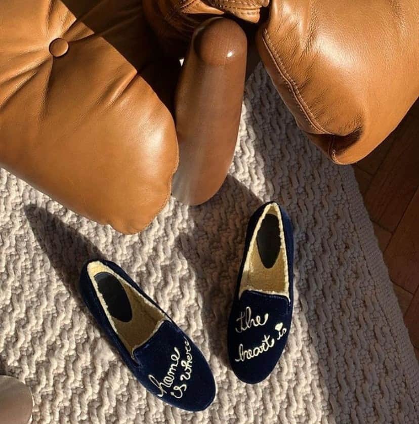 Schutzのインスタグラム：「SUNDAY MORNINGS AND SCHUTZ HOMEWEAR COLLECTION ❤️ #liveinschutz」