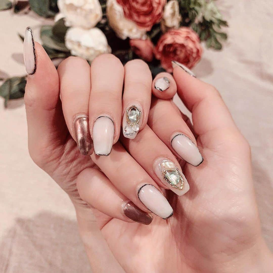 唯可（yuika）さんのインスタグラム写真 - (唯可（yuika）Instagram)「７月のネイル💅 今月は牡蠣みたいなちゅるんとネイルにしたよ あー生牡蠣食べたいなぁ🦪♡🦪♡ @chipieee_ebisu @chipieee_nail_mika  いつもかわいいネイルありがとうございます♡ . . . #nail#nails#nailart#naildesign#nailstagram #ネイル#ネイルデザイン#牡蠣#牡蠣ネイル#夏ネイル#ミラーネイル#サマーネイル#ネイルホリック#ネイルスタグラム#大理石ネイル#貝殻ネイル」7月5日 21時00分 - yu.i.k.a