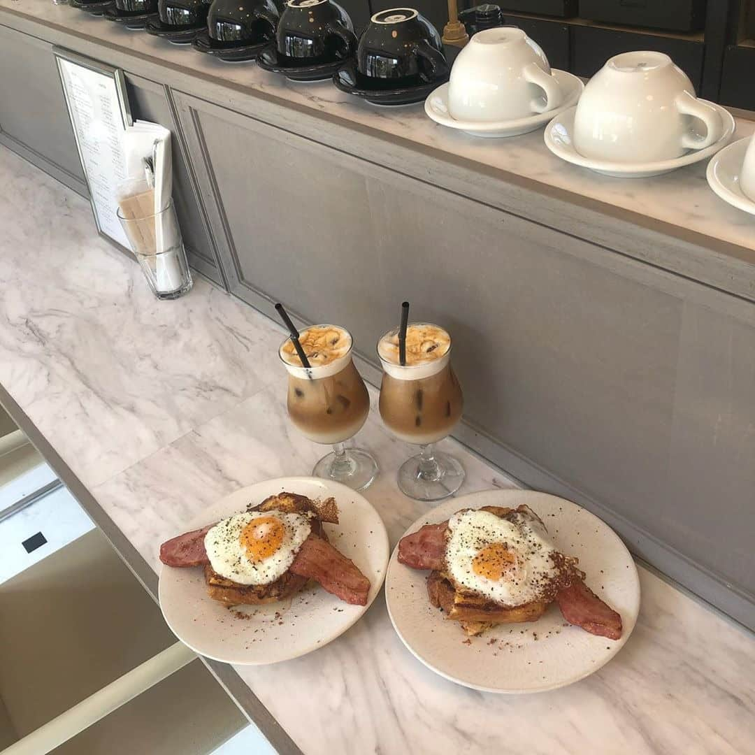 RiLiさんのインスタグラム写真 - (RiLiInstagram)「【the SHEER CAFE】でおしゃれモーニングを🥓🍳🍞⠀ .....⠀ 東京・方南町にある【the SHEER CAFE（シアカフェ）】🌷ここはトーストを使ったメニューが人気のカフェだよ👀♡⠀ ベーコンエッグフレンチトースト🥓🍳🍞の甘しょっぱさにハマる子続出中🍴アイスクリームを上にのせたフレンチトースト🍨などカフェメニューも楽しめちゃうよ😋⠀ モーニングは席が少なめだから、早めに行くのがおすすめだよ🙆‍♀️✨フレンチトーストをテイクアウトしておうちカフェしてもいいかも🥡🍽⠀ ❣❣❣❣❣⠀ .  ※注意※ ⠀ 外出の際はマスクの着用、⠀ 人との距離を保つなどの感染対策を心がけ⠀ 帰宅時はしっかり手洗い・うがいを行いましょう！⠀ またご紹介した店舗の営業時間等が⠀ 変更されている場合がございます。ご注意ください。⠀ . . サイトやSNSで掲載させていただくお写真募集中😘⠀ かわいいコーデやアイテム、注目スポットなどが撮れたら、ハッシュタグ→#rili_tokyo  を付けて投稿❗⠀ ．⠀ Special Thanks💋 Photo by⠀ @98_02n⠀ @kn_0102⠀ @ml___31me___⠀ @hiimjiyoung⠀ @miho_jiyu⠀ @_x6lcm⠀ @hello_miyukitty⠀ @chai_mct⠀ @mami1004tasu⠀ ．⠀ #夏 #theSHEERCAFE #シアカフェ #東京カフェ #方南町カフェ #モーニング #おしゃれモーニング #朝活 #カフェ巡り #フレンチトースト #テイクアウト#大理石テーブル #RiLi  #おしゃれさんと繋がりたい #お洒落さんと繋がりたい #ファッション #패션스타그램」7月5日 21時00分 - rili.tokyo