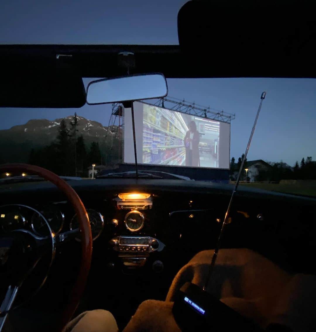 ノーマン・フォスターさんのインスタグラム写真 - (ノーマン・フォスターInstagram)「Summer drive-in cinema - classic cars and classic movie - the Coen Brothers - The Big Lebowski - great combination!」7月5日 21時01分 - officialnormanfoster