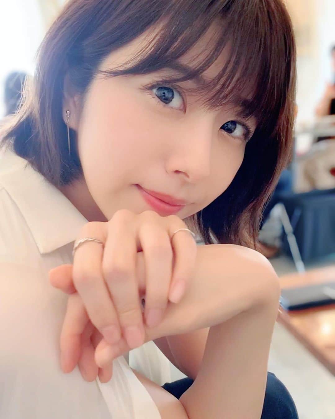 のインスタグラム：「. 昨日29歳の誕生日を迎えました。 28歳の1年は想像もしていなかったことが沢山起こって、 勉強になり成長出来た1年でした。 . そして何より、家族や友人、事務所の皆さん、 お仕事でご一緒している方達、 応援してくださっている皆さんの 大切さを改めて感じました😌 本当にいつもありがとうございます。 . 20代最後の1年は思いっきり何事も楽しんで、 走り抜けたと言えるような1年にしたいと思います🏃‍♀️✨ こんな私ですがこれからもどうぞよろしくお願いいたします☺︎」