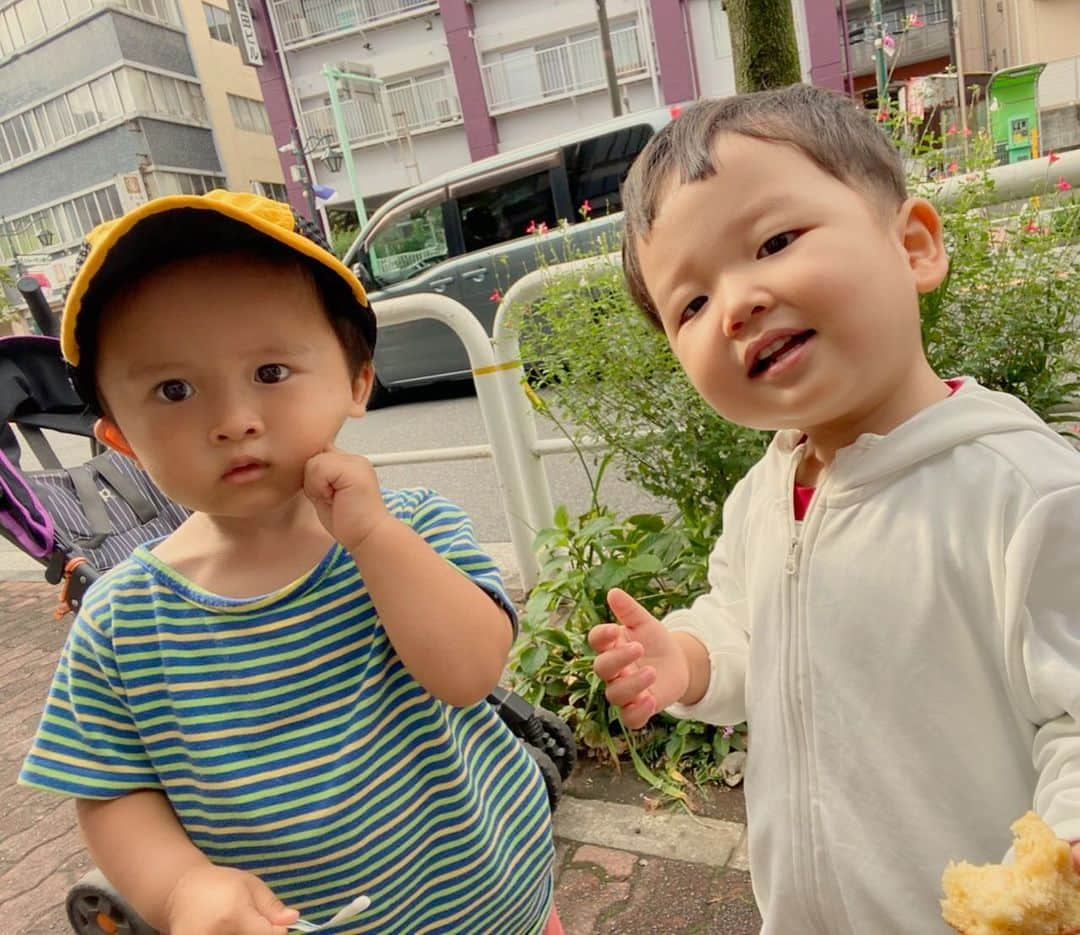 山西章博のインスタグラム：「よしもとの先輩、武内由紀子さんの旦那さんがやられているパン屋さん「Bakeman」に行ってきました。ここのパンは本当に美味しい！息子も家まで待てずにすぐ食べてしまいます。  そして、武内さんと息子ちゃんにも会えたよ！ #赤ちゃん #嫡男 #せがれ #武内由紀子さん #bakeman  #ここのパンが美味しい #息子も大好き #もう我慢できず食べてるやん #息子ちゃんにも会えた #楽しそうにしてた #耳だけ似てる #耳以外も似て来た #これ以上似るな #ママリ#パパリ#ベビフル#ベビリトル#コドモノ#mamanoko#コノビー#mamanokoカメラ部#mamanokoギフトキャンペーン#コドモダカラ」